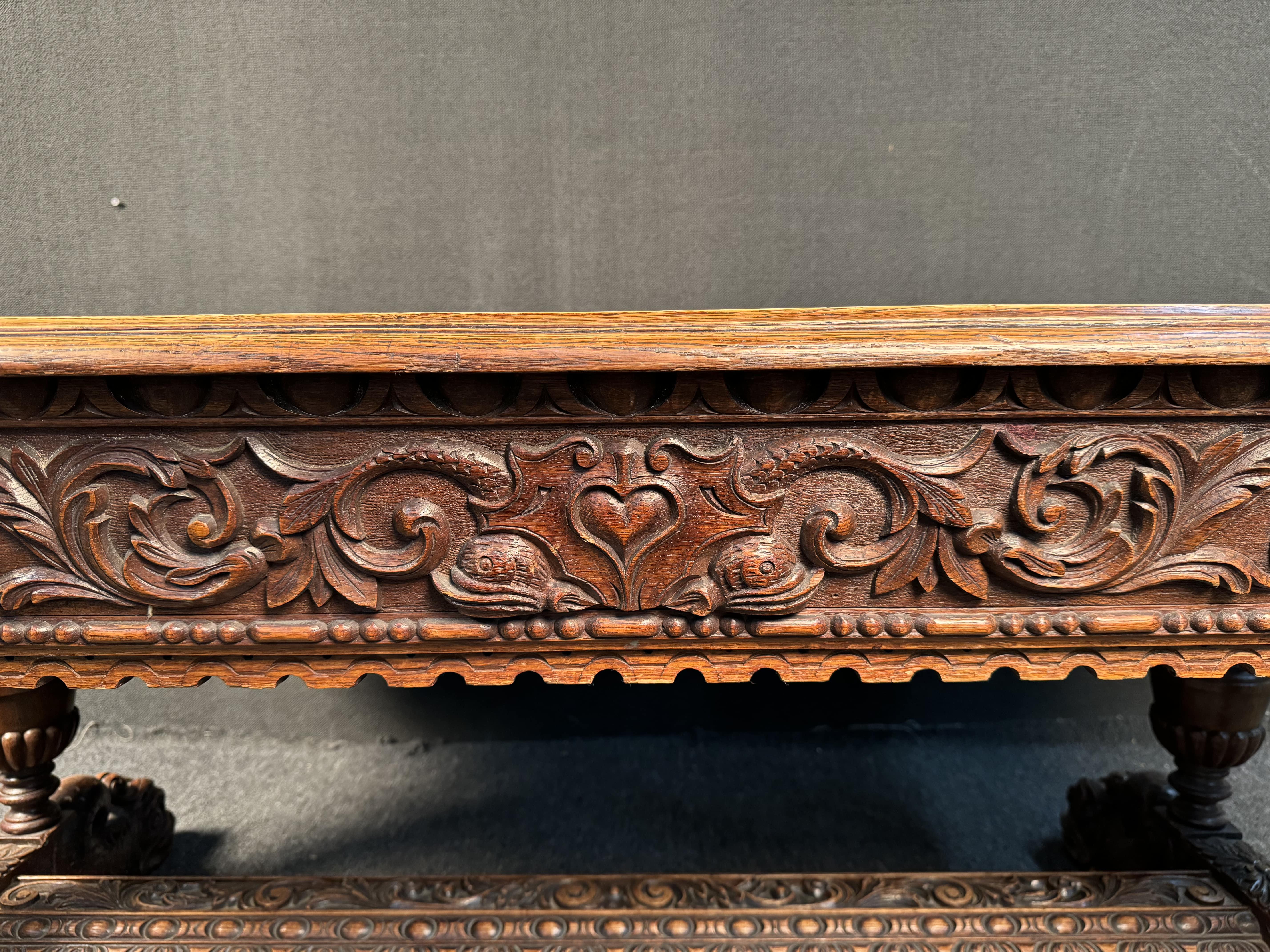 Ancienne table de salle à manger française en Oak Flemish en vente 8