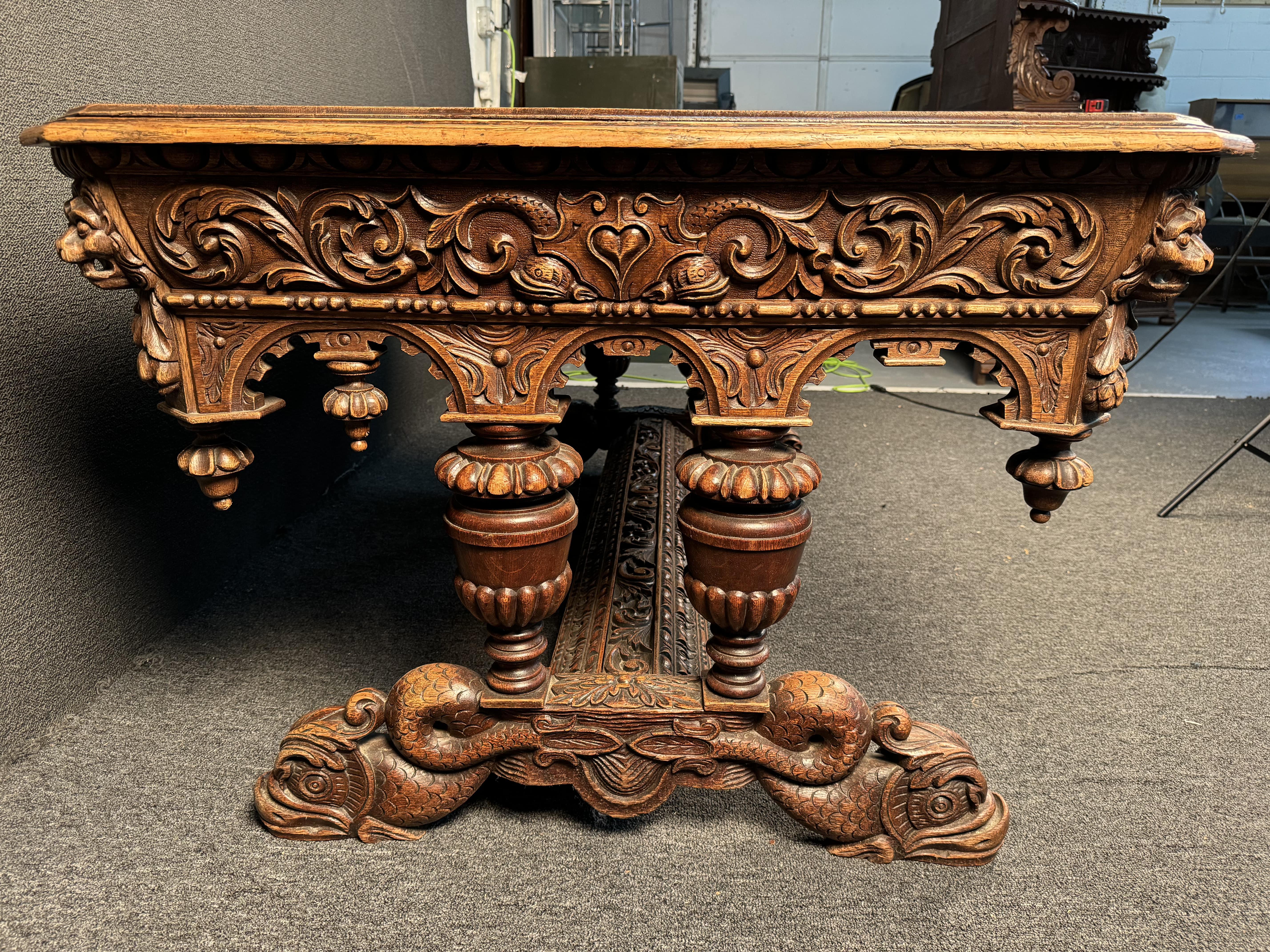 Ancienne table de salle à manger française en Oak Flemish en vente 9