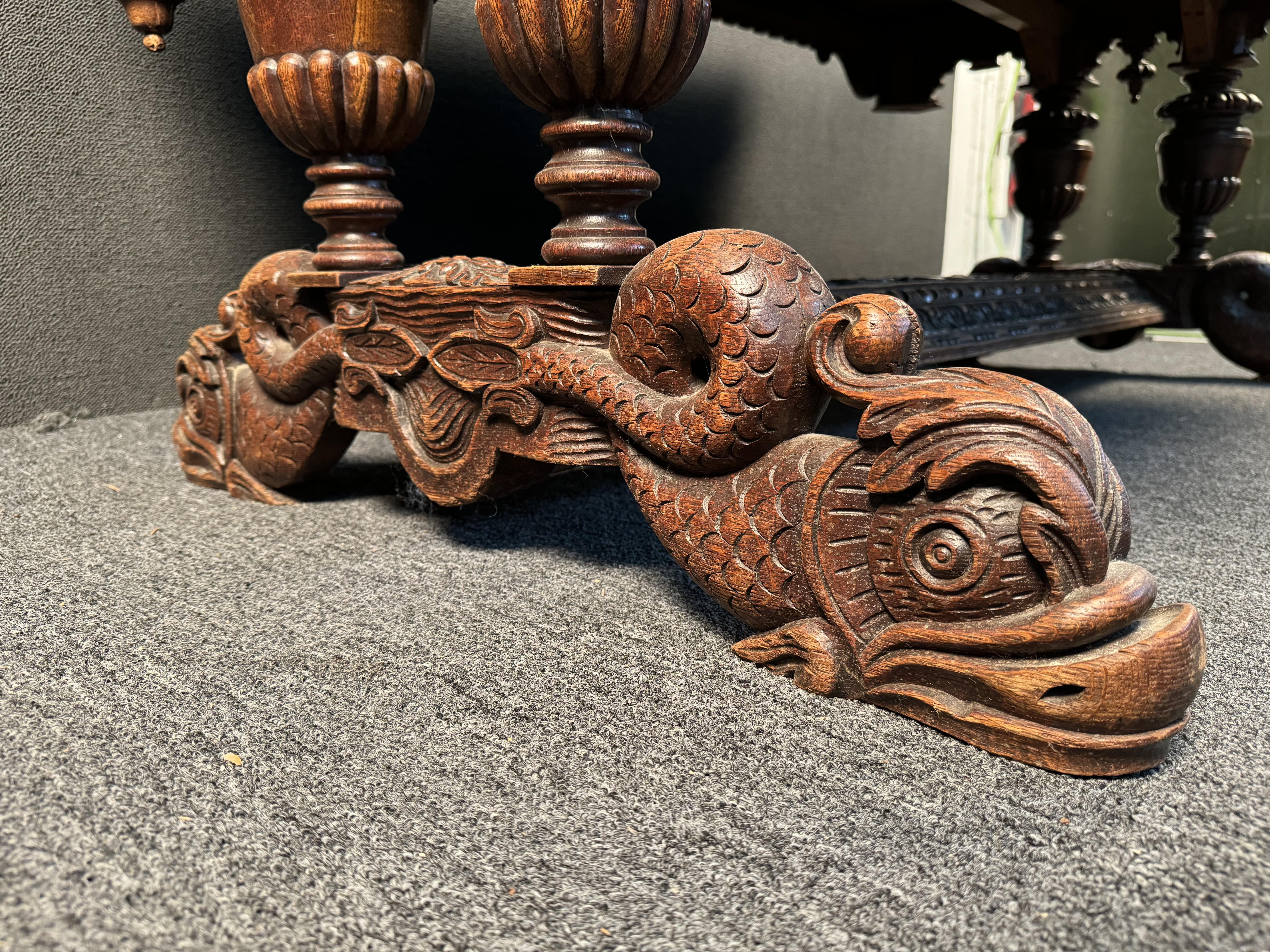 Ancienne table de salle à manger française en Oak Flemish en vente 1