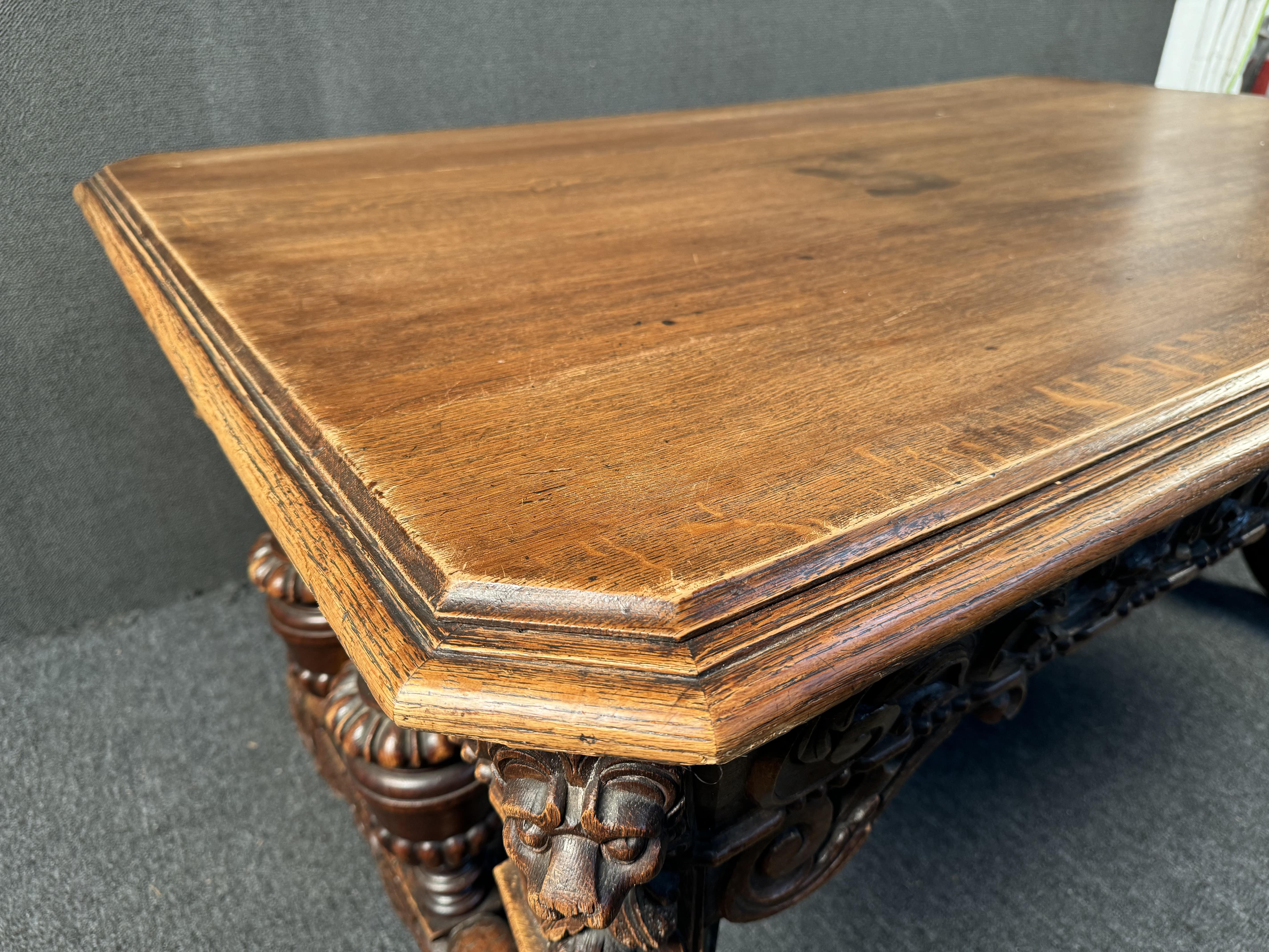 Ancienne table de salle à manger française en Oak Flemish en vente 3