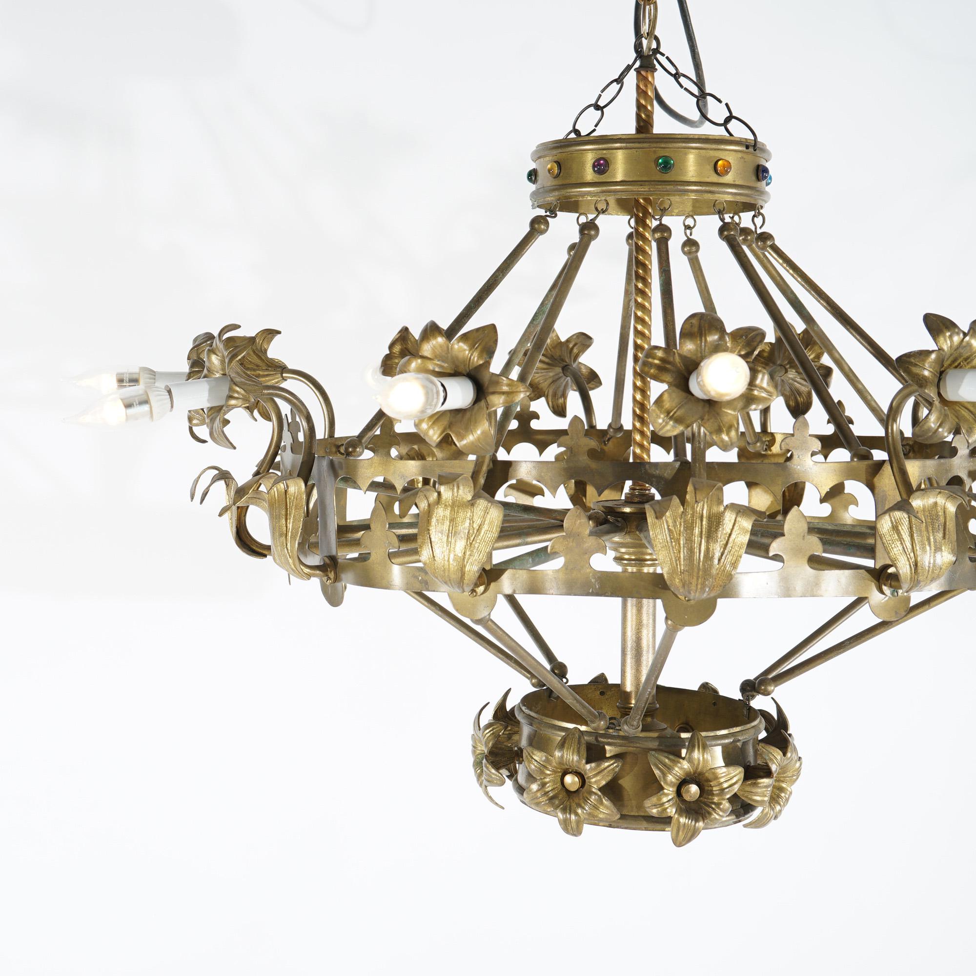 Lustre français ancien à douze lumières au design Fleur-de-Lis en laiton et bijoux C1930 en vente 2