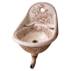 Antique French Lavabo de Pared de Cerámica Floral Romántica, Circa 1900