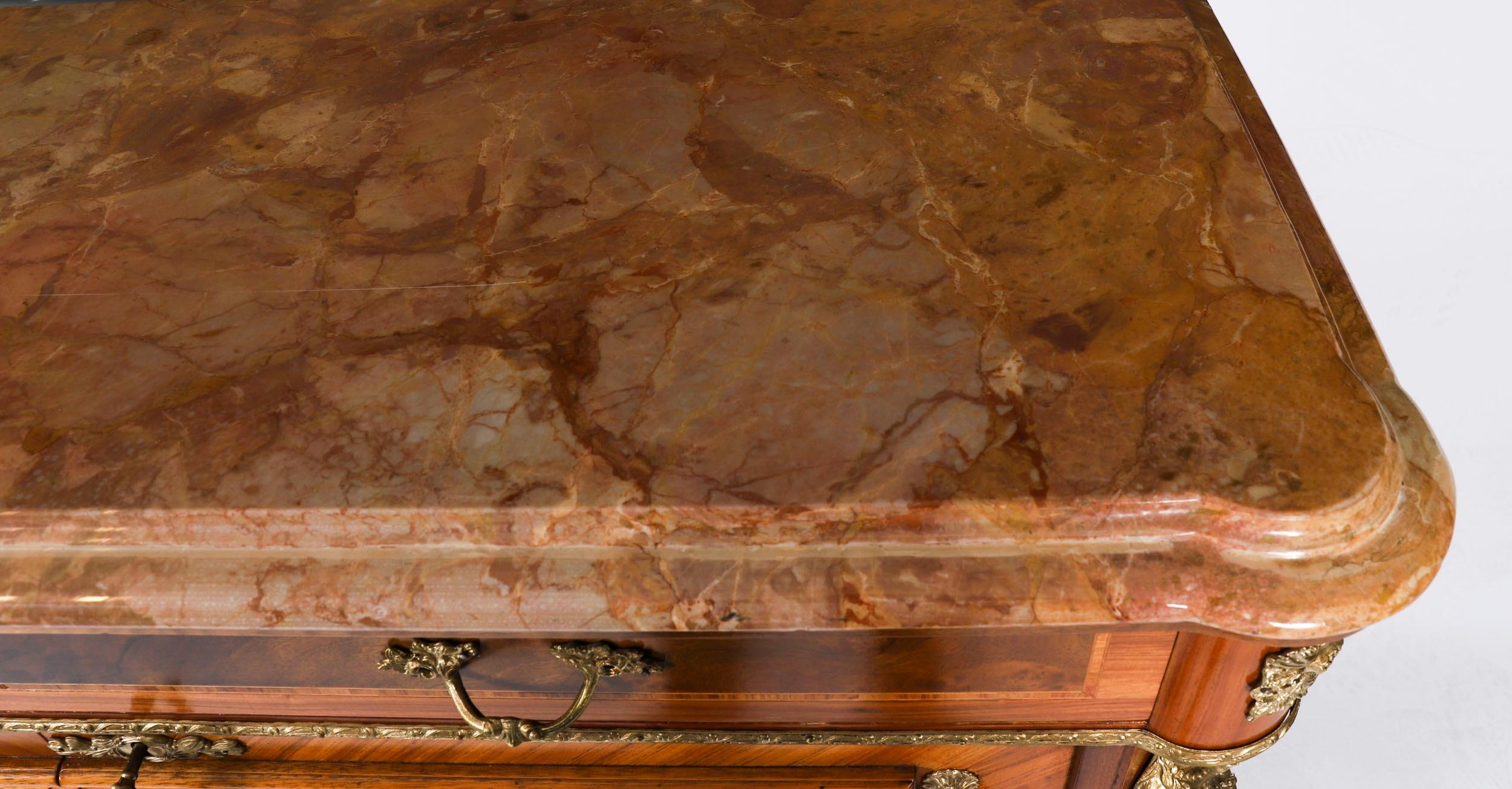 Antique French Intarsio floreale con bordo in marmo Circa 1900 in vendita 8