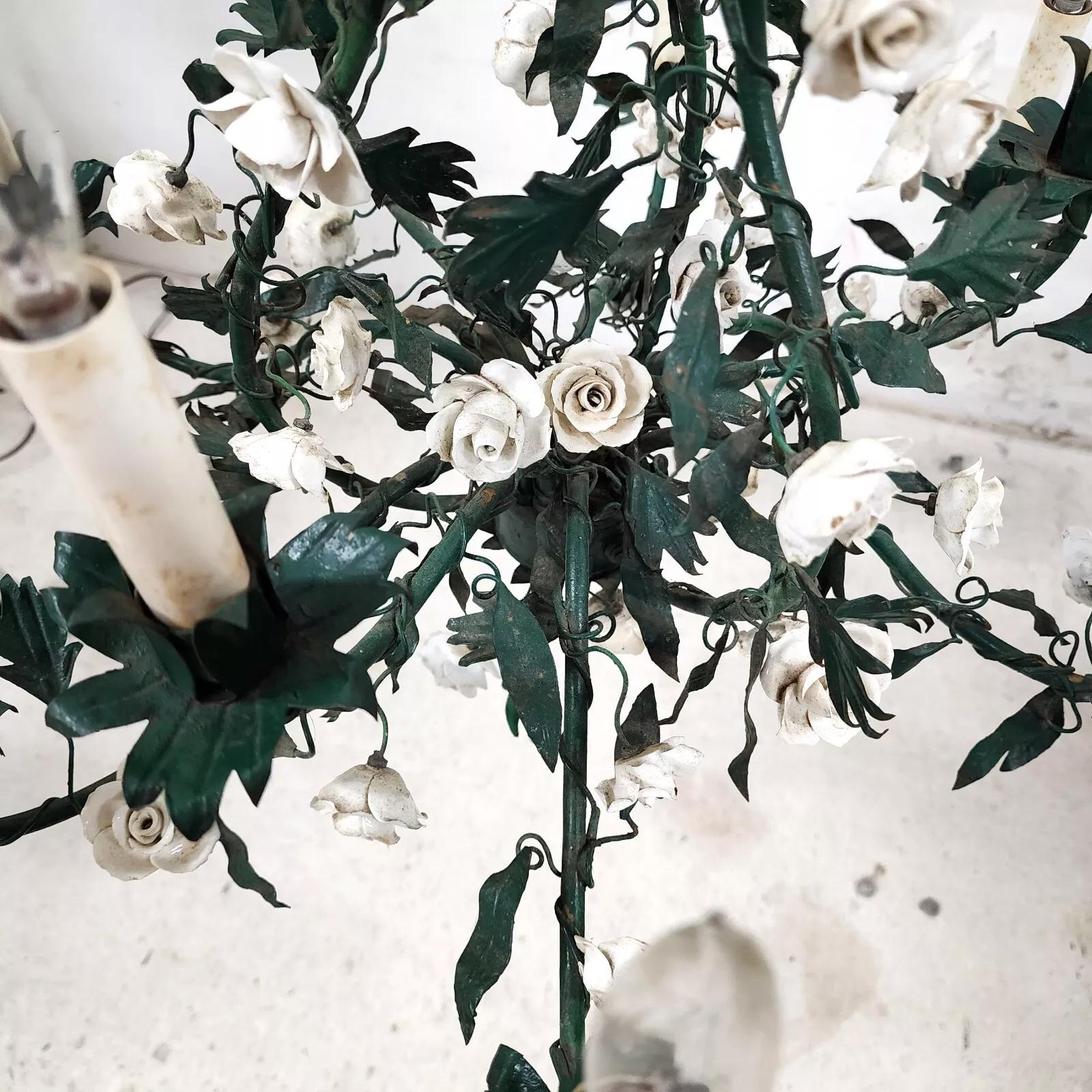 Antique French Porcelaine de Saxe Tole Floral Chandelier in vendita 1