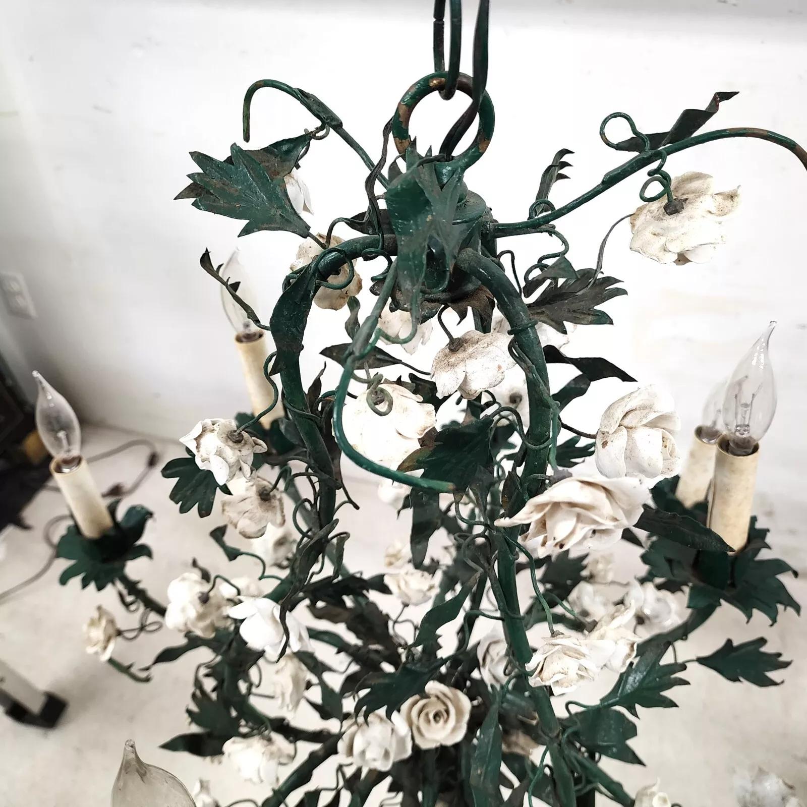 Antique French Porcelaine de Saxe Tole Floral Chandelier in vendita 2