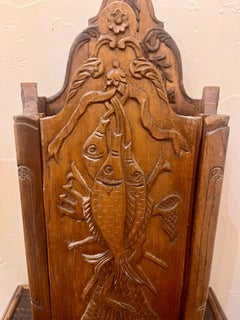 Antique French Mehlbox „Fariniere“ mit handgeschnitztem Fish Design, 19. Jahrhundert
