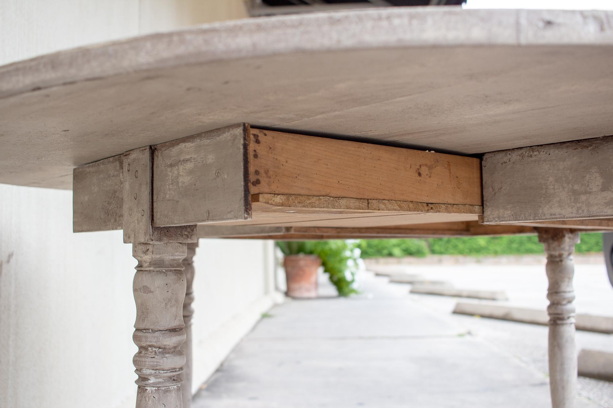 Antique French Console Demi-lune pieghevole e tavolo rotondo in finitura greige 6
