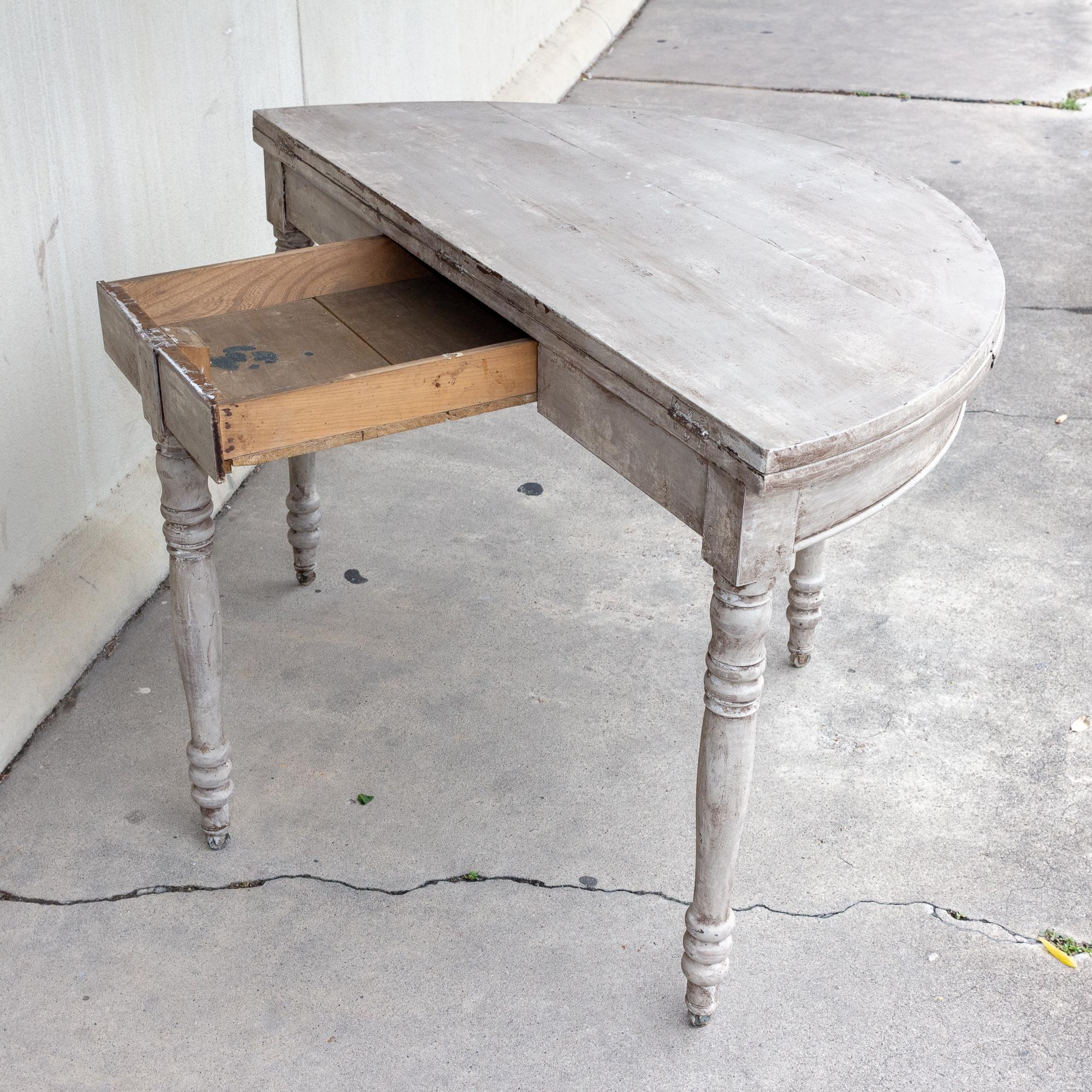 Antique French Console Demi-lune pieghevole e tavolo rotondo in finitura greige 11