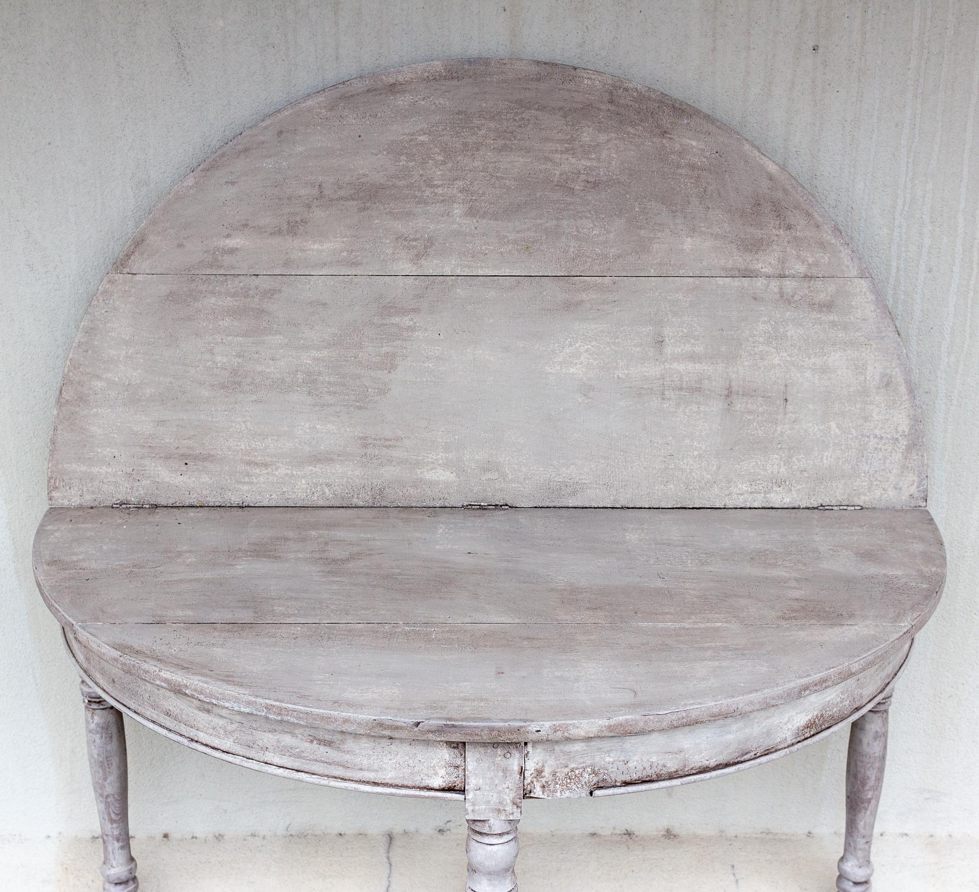 Belga Antique French Console Demi-lune pieghevole e tavolo rotondo in finitura greige