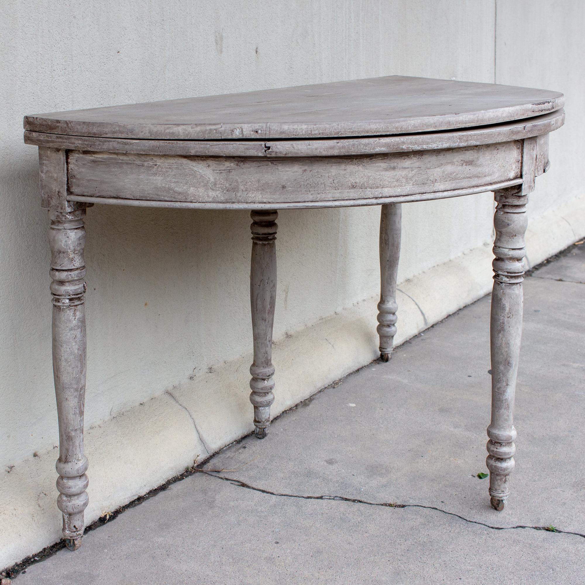 Antique French Console Demi-lune pieghevole e tavolo rotondo in finitura greige In condizioni buone a Houston, TX