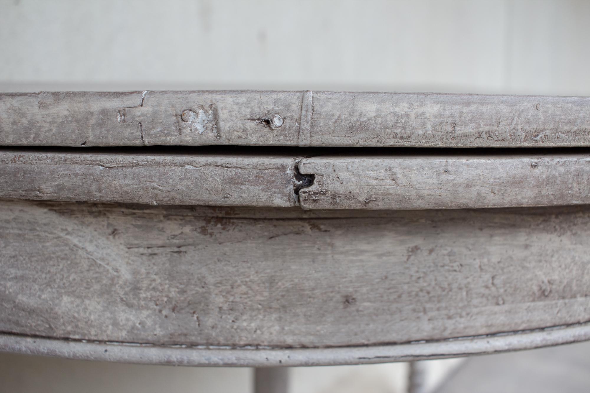 Antique French Console Demi-lune pieghevole e tavolo rotondo in finitura greige 1