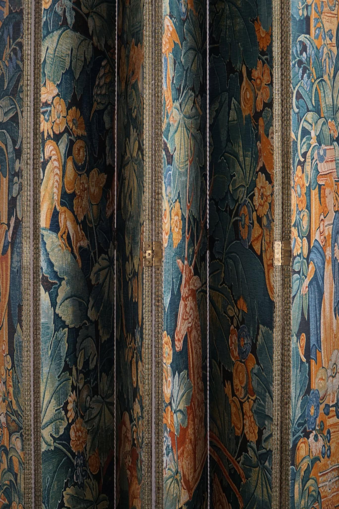 Antique French Folding Screen / Room Divider, Gobelin Tapestry Fabric, 1850s en Bastante bueno estado para la venta en Odense, DK