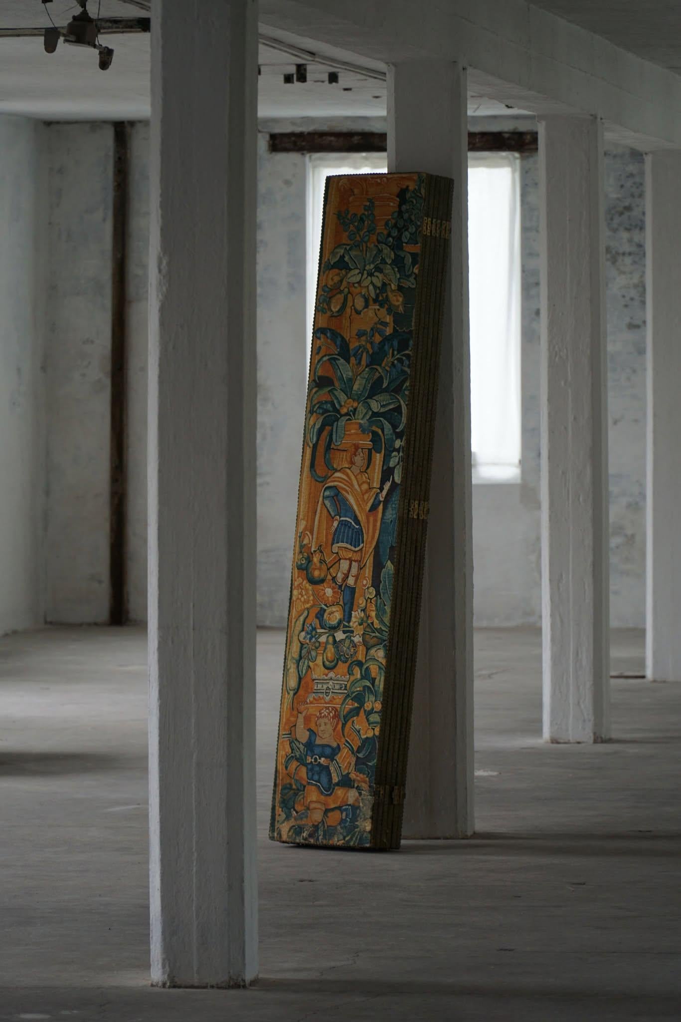 Antique French Folding Screen / Room Divider, Gobelin Tapestry Fabric, 1850s siglo XIX en venta