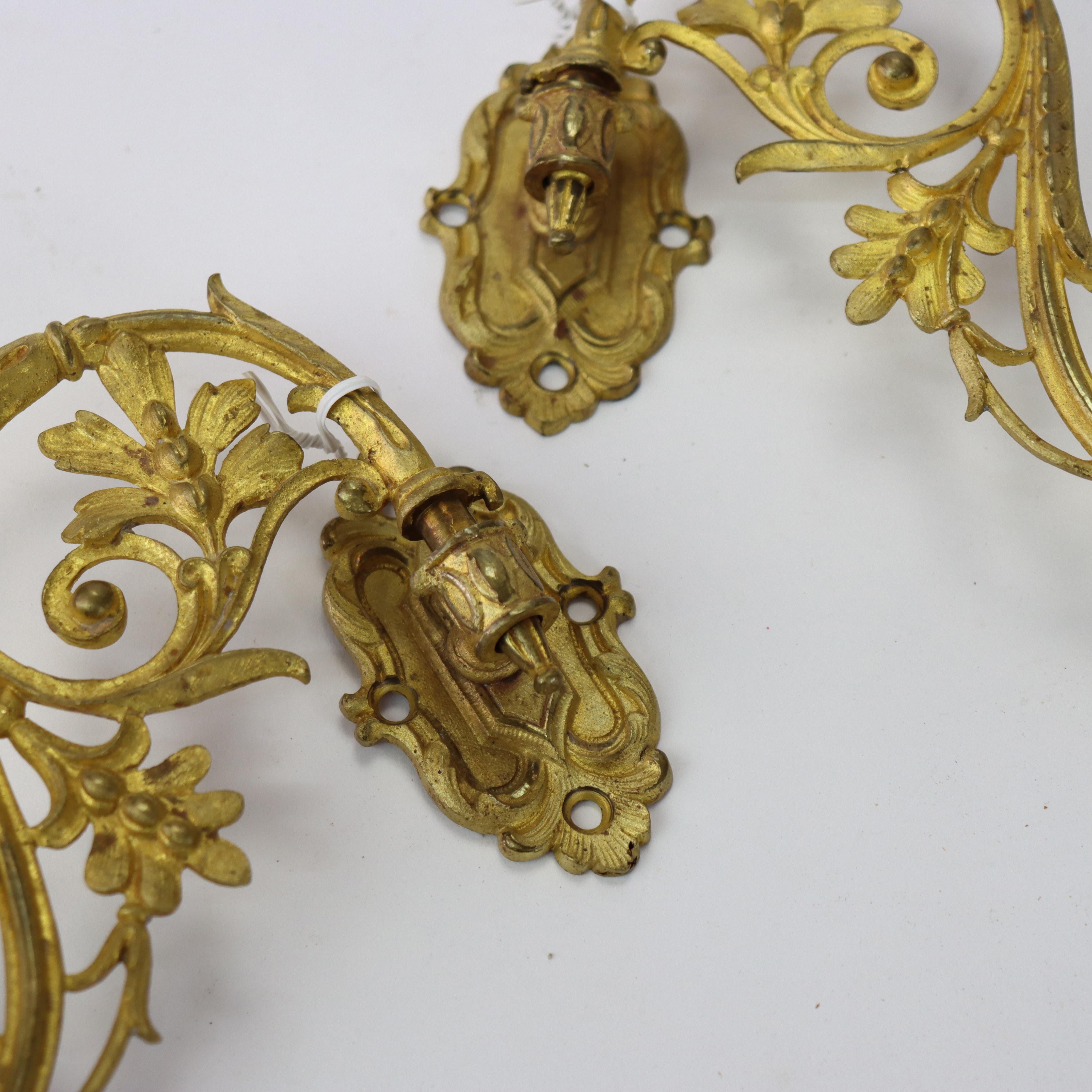 XIXe siècle Applique murale française ancienne en forme de feuillage en bronze doré à une seule bougie, vers 1890 en vente
