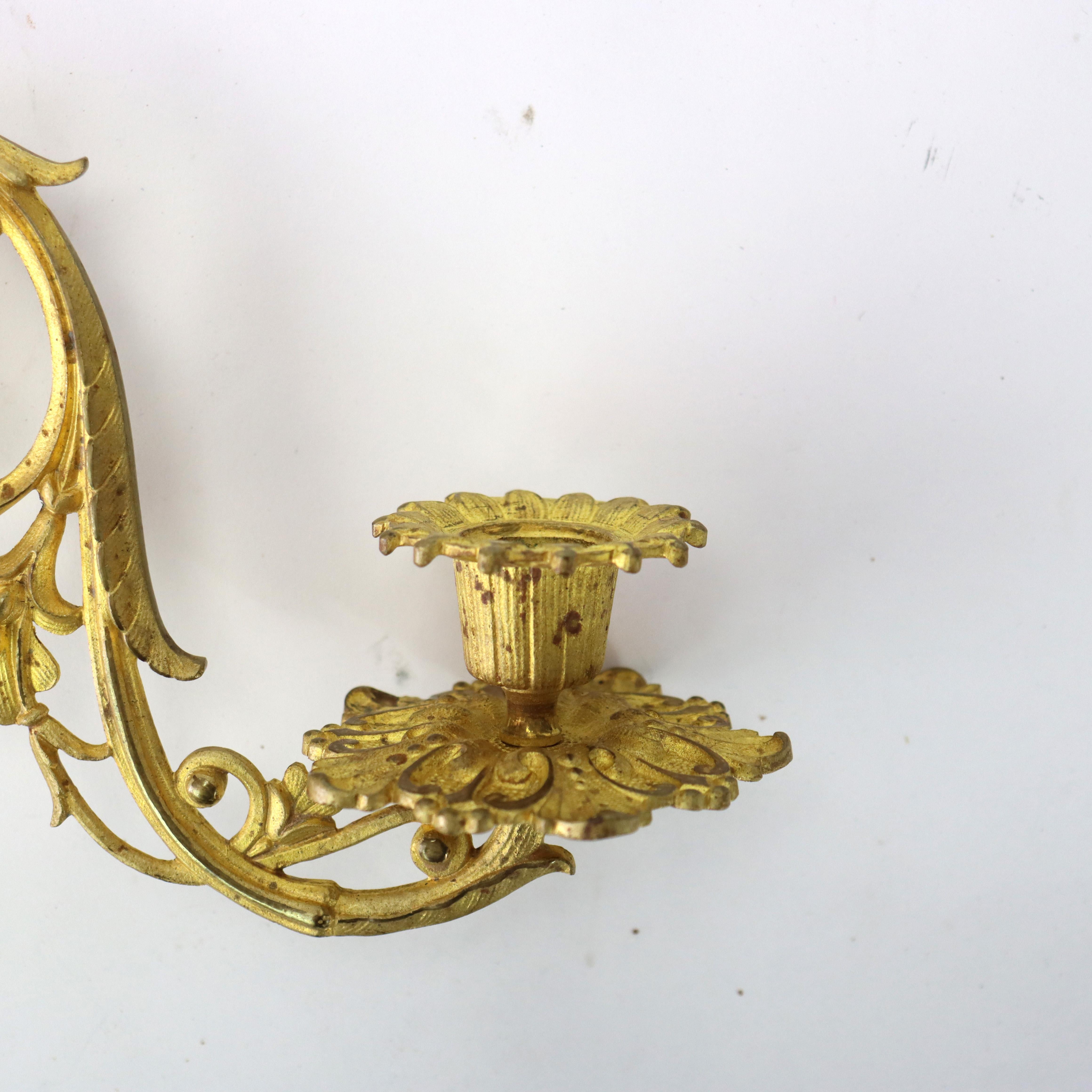 Bronze Applique murale française ancienne en forme de feuillage en bronze doré à une seule bougie, vers 1890 en vente