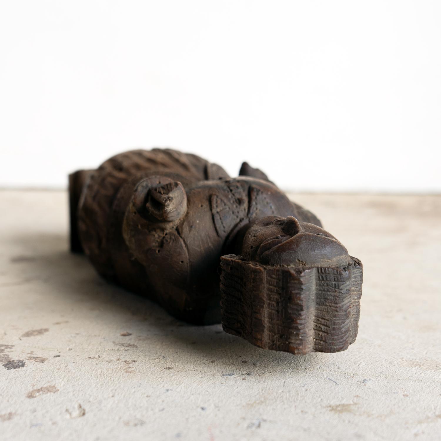 Antique French Folk Art Carved Figura de Mujer, Escultura tallada en madera, S. XIX en venta 3