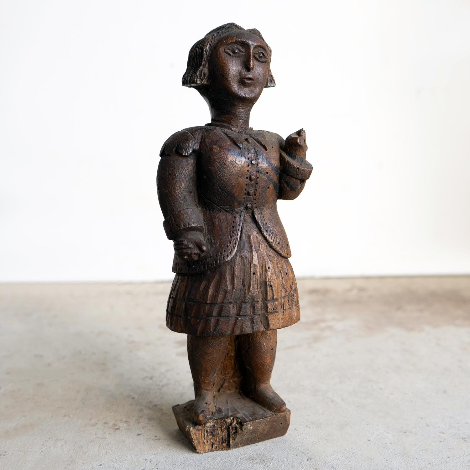 Antique French Folk Art Carved Figura de Mujer, Escultura tallada en madera, S. XIX Tallado a mano en venta