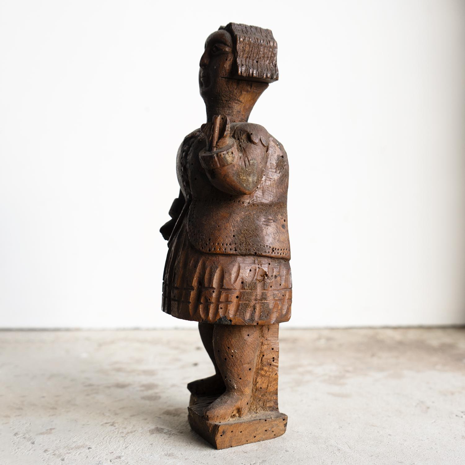 Antique French Folk Art Carved Figura de Mujer, Escultura tallada en madera, S. XIX siglo XIX en venta