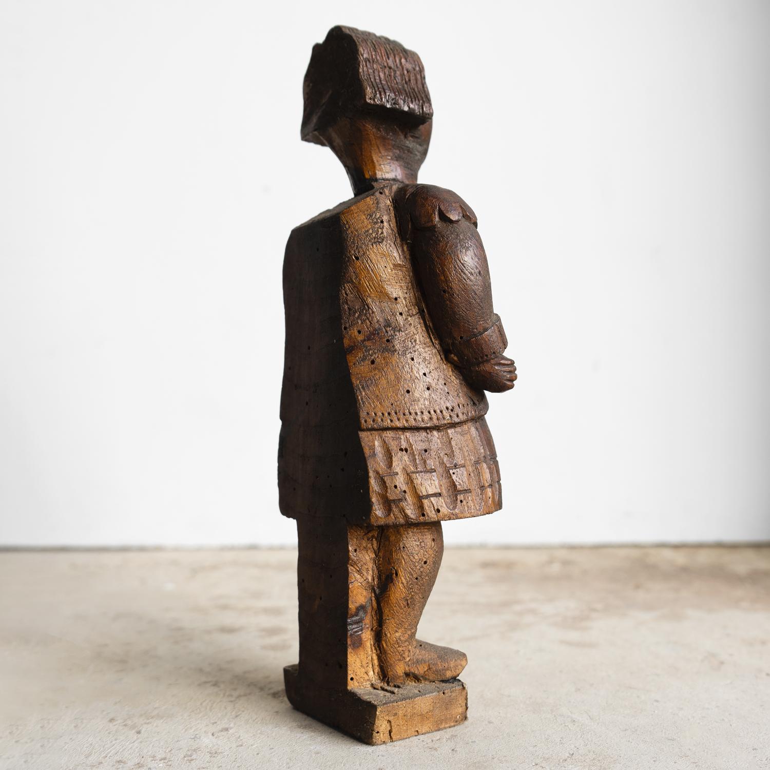 Antique French Folk Art Carved Figura de Mujer, Escultura tallada en madera, S. XIX en venta 1