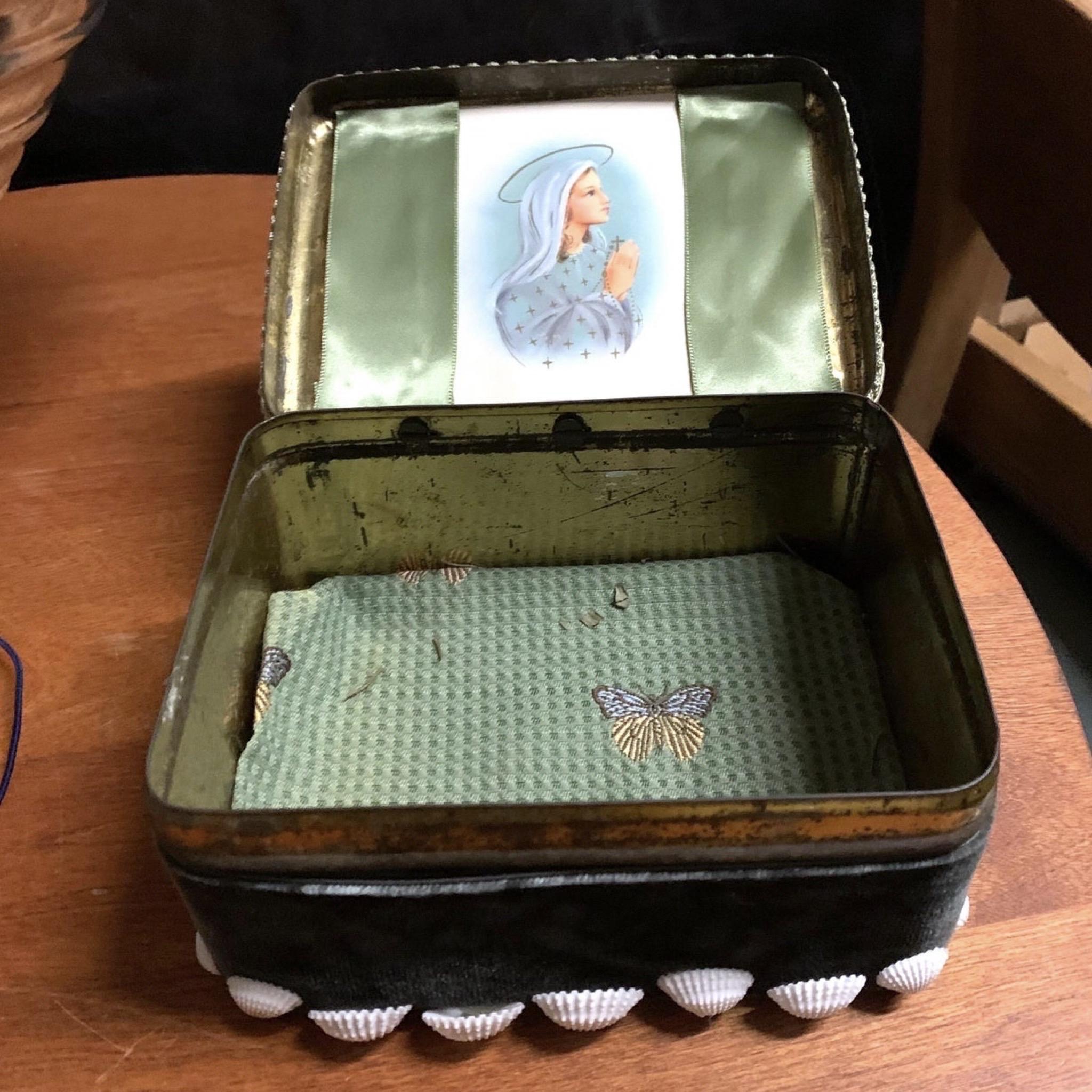 20th Century Antique French Folk Art Keepsake Box For Sale