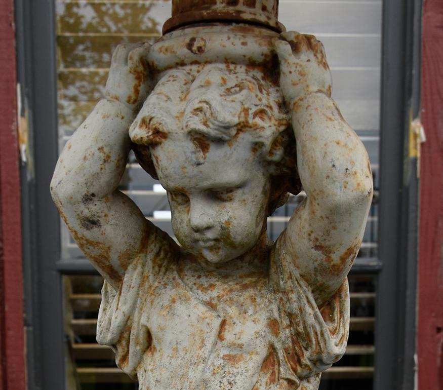 Beautiful antique French fountain from the 19th century.
The fountain is in a very good state.