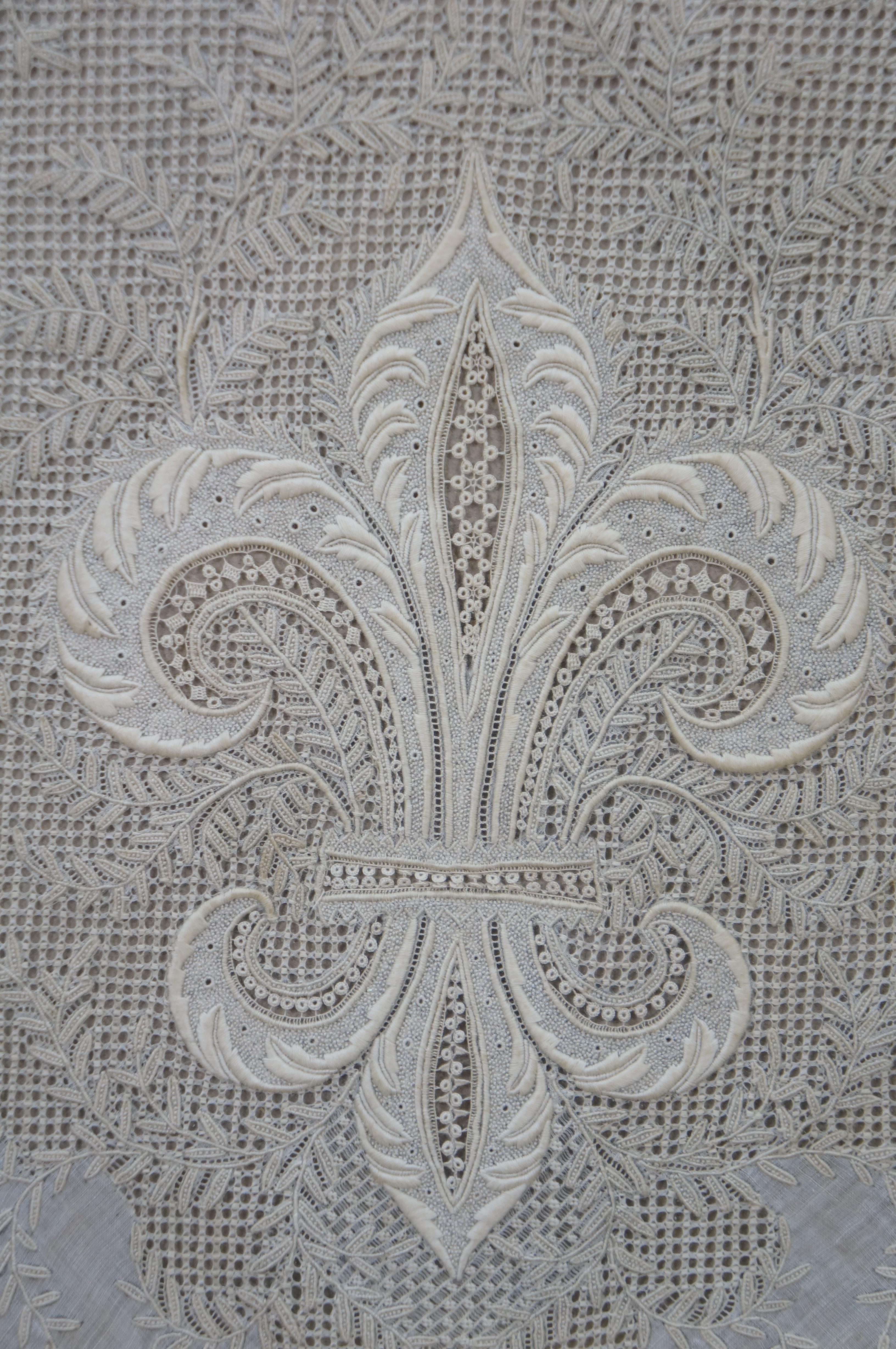 Antique French gerahmt weißem Leinen & Spitze Fleur de Lis bestickt Textil 17