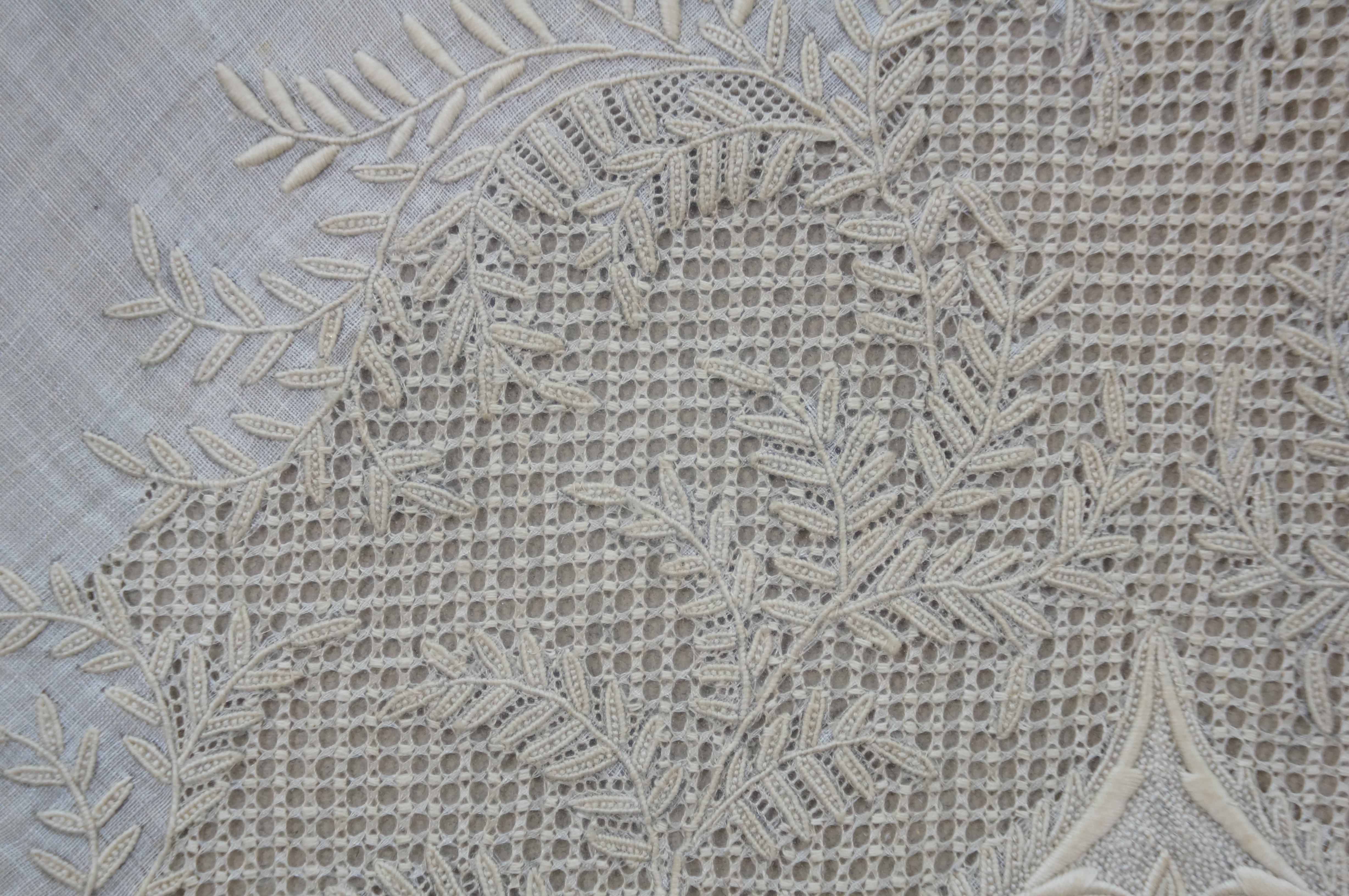 Antique French gerahmt weißem Leinen & Spitze Fleur de Lis bestickt Textil 17