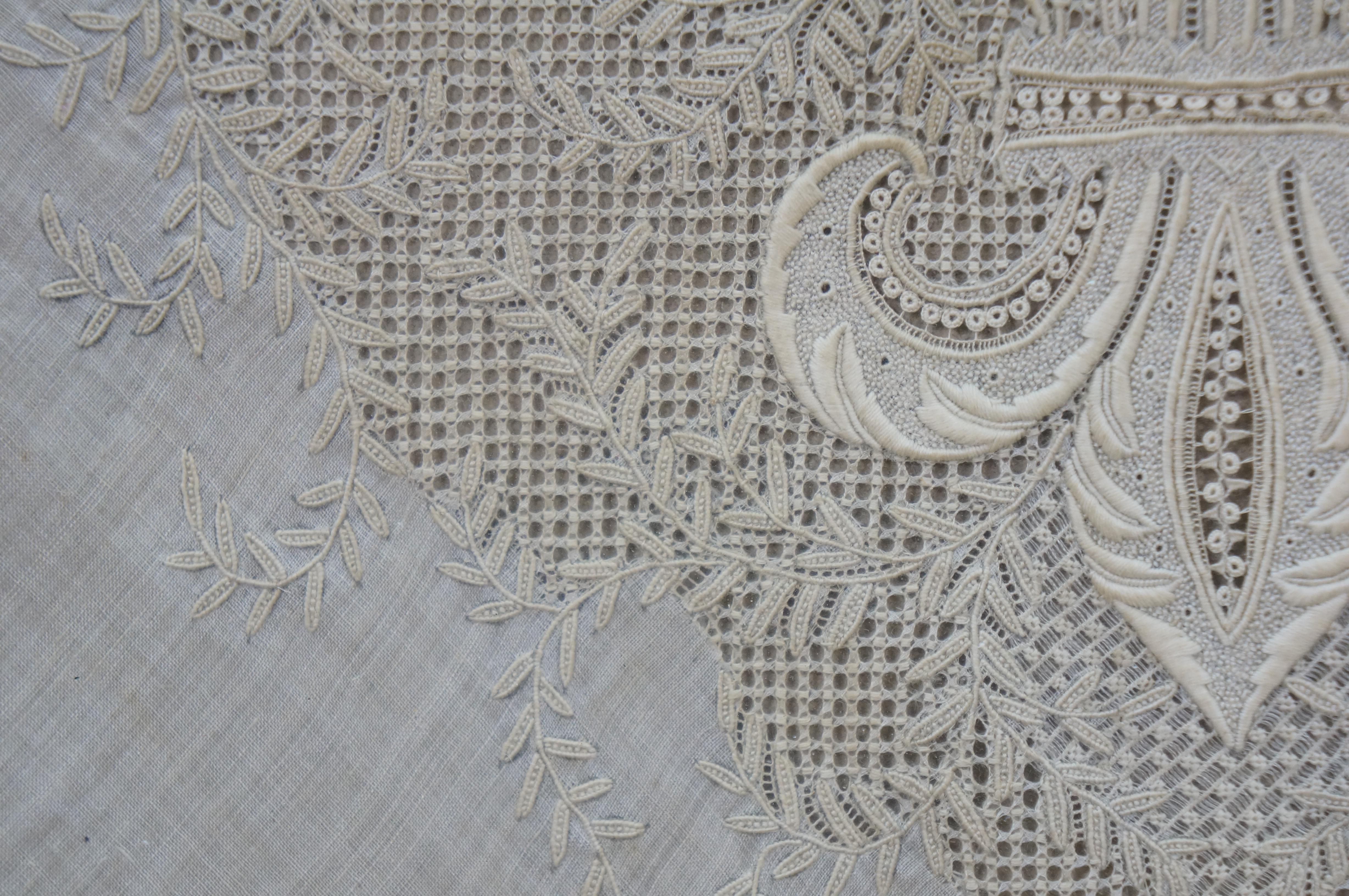 Antique French gerahmt weißem Leinen & Spitze Fleur de Lis bestickt Textil 17