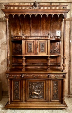 Antique French François Premier Cabinet in noce intagliato, CIRCA 1870.