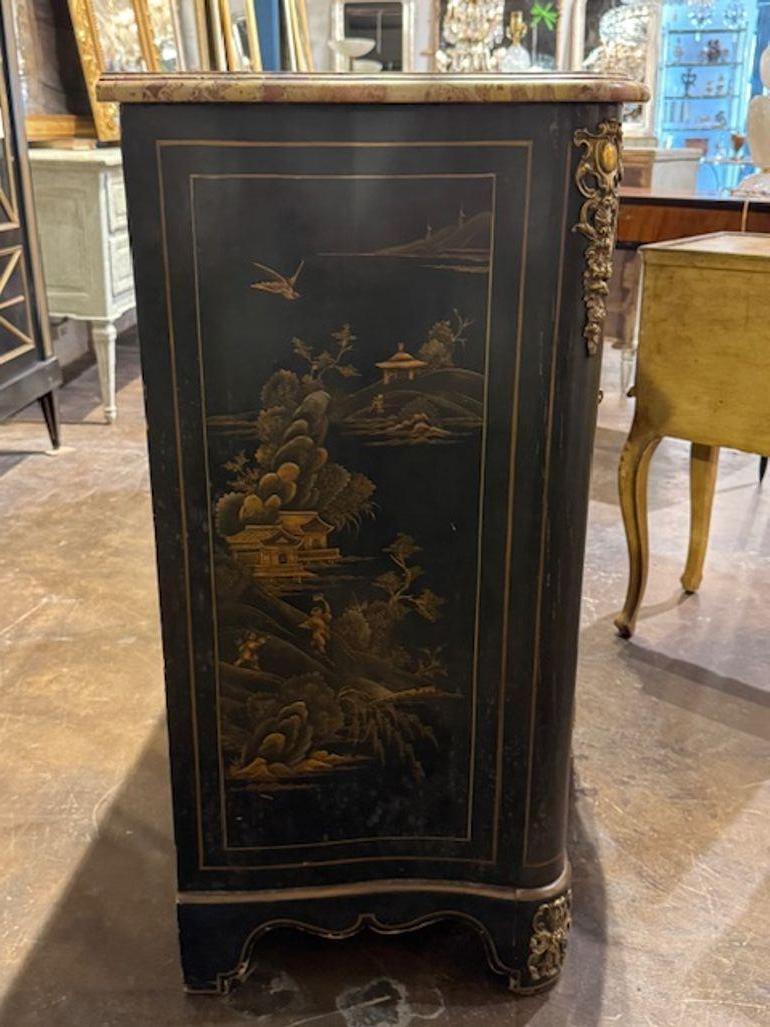 Armario Antiguo Estilo Maison Jansen Francés con Diseño de Chinoiserie siglo XX en venta