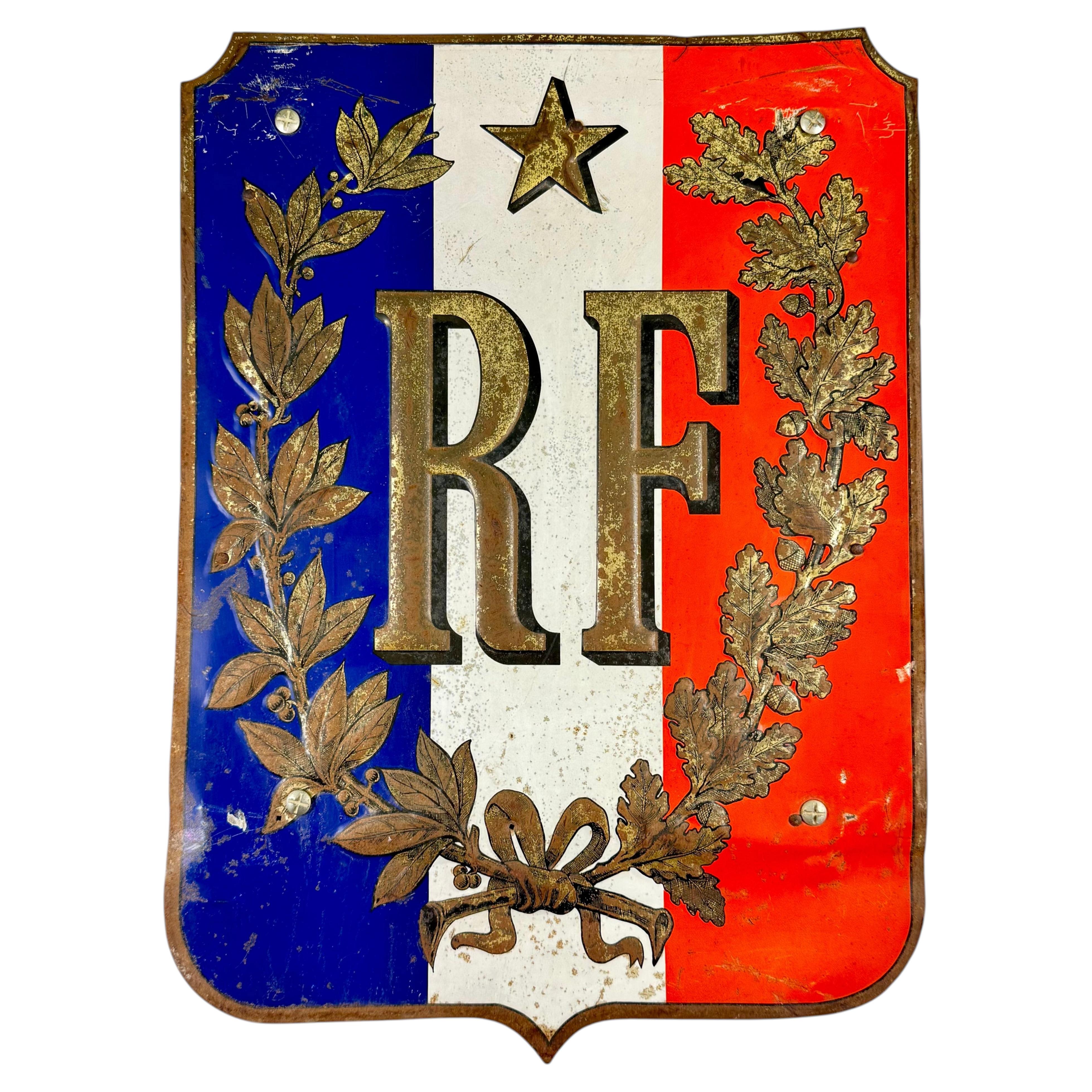 Soporte antiguo francés para la bandera con el escudo de la República Francesa, para la fachada del ayuntamiento en venta