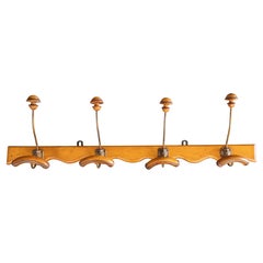 Porte-manteaux et porte-chapeaux anciens en bois fruitier, circa 1910