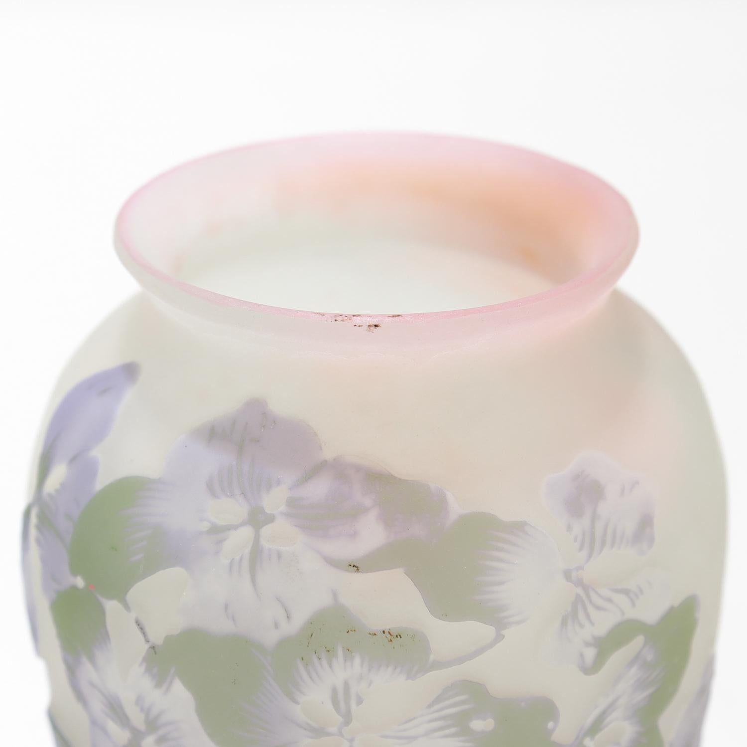 Antique French Gallé Art Nouveau Pink Cameo Art Glass Hydrangea Cabinet Vase For Sale 8