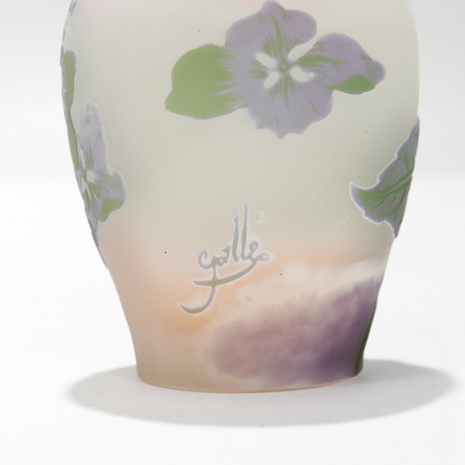 Antique French Gallé Art Nouveau Pink Cameo Art Glass Hydrangea Cabinet Vase For Sale 5