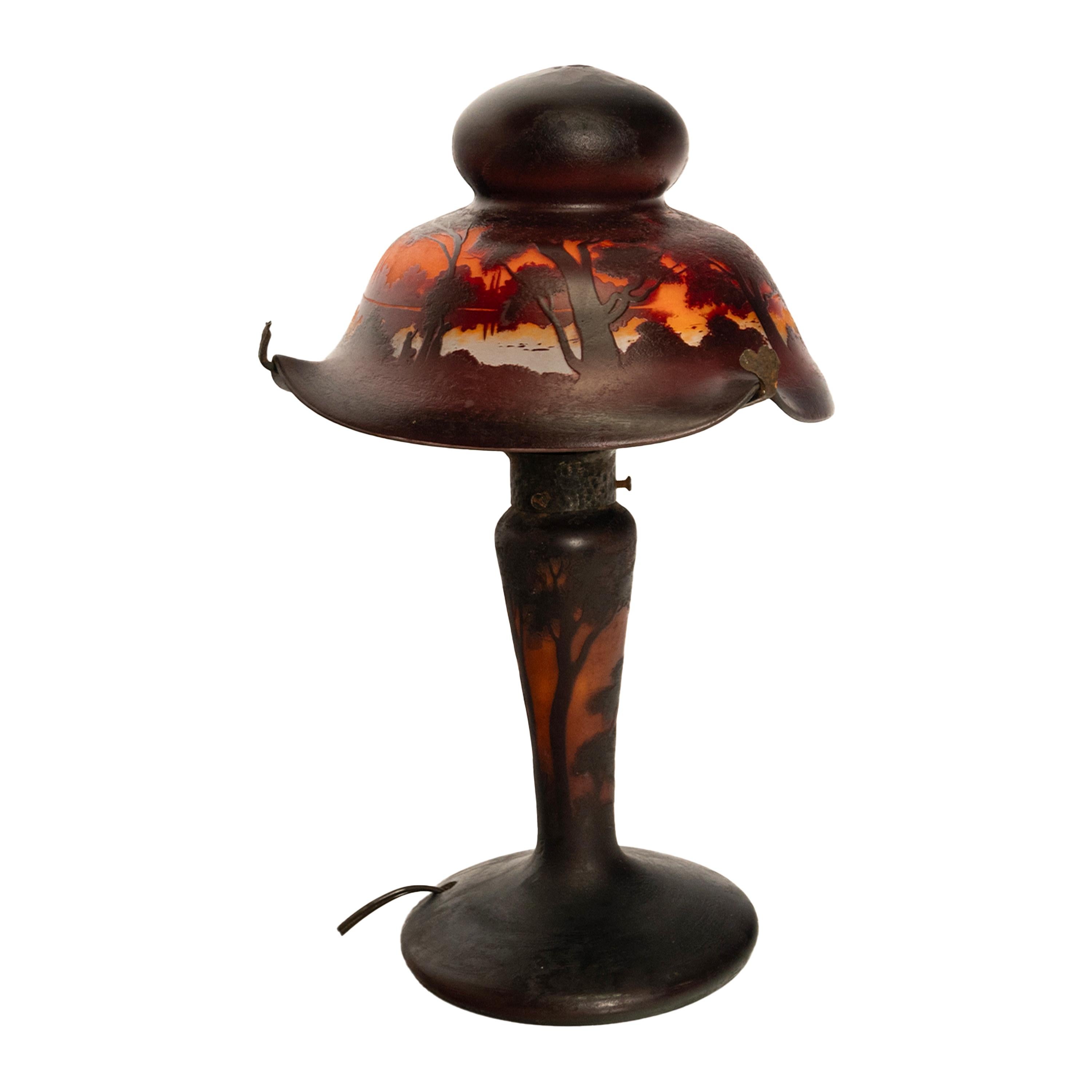 Ancienne lampe de bureau de style Galle français Muller Freres en verre camée de paysage en vente 12