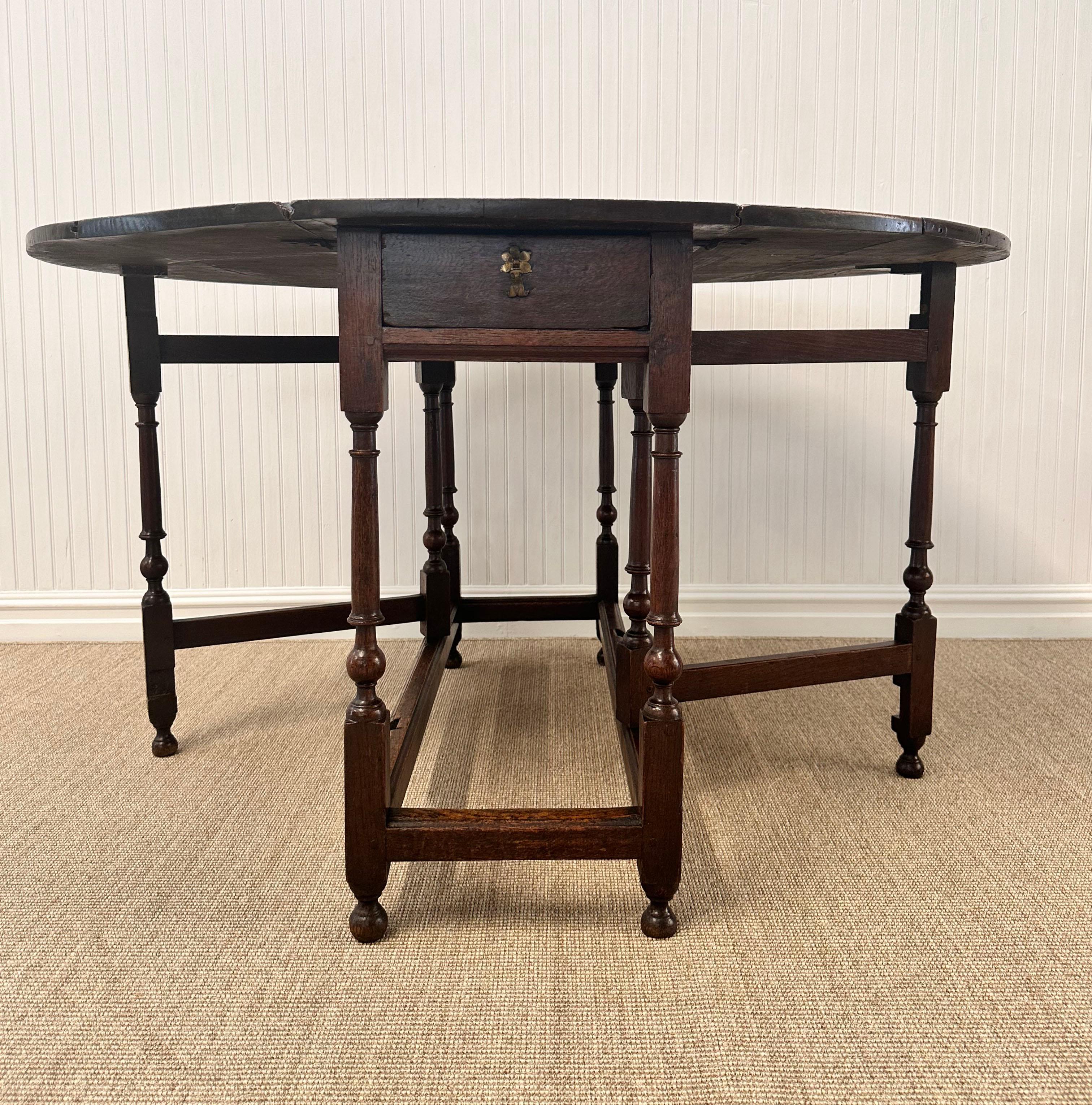 Information originale du marchand sur la pièce : Table ancienne en chêne C.I.C., A.I.C., LOUIS XIII, VILLE DE BEZIERS FRANCE

Dimensions : 47.5 