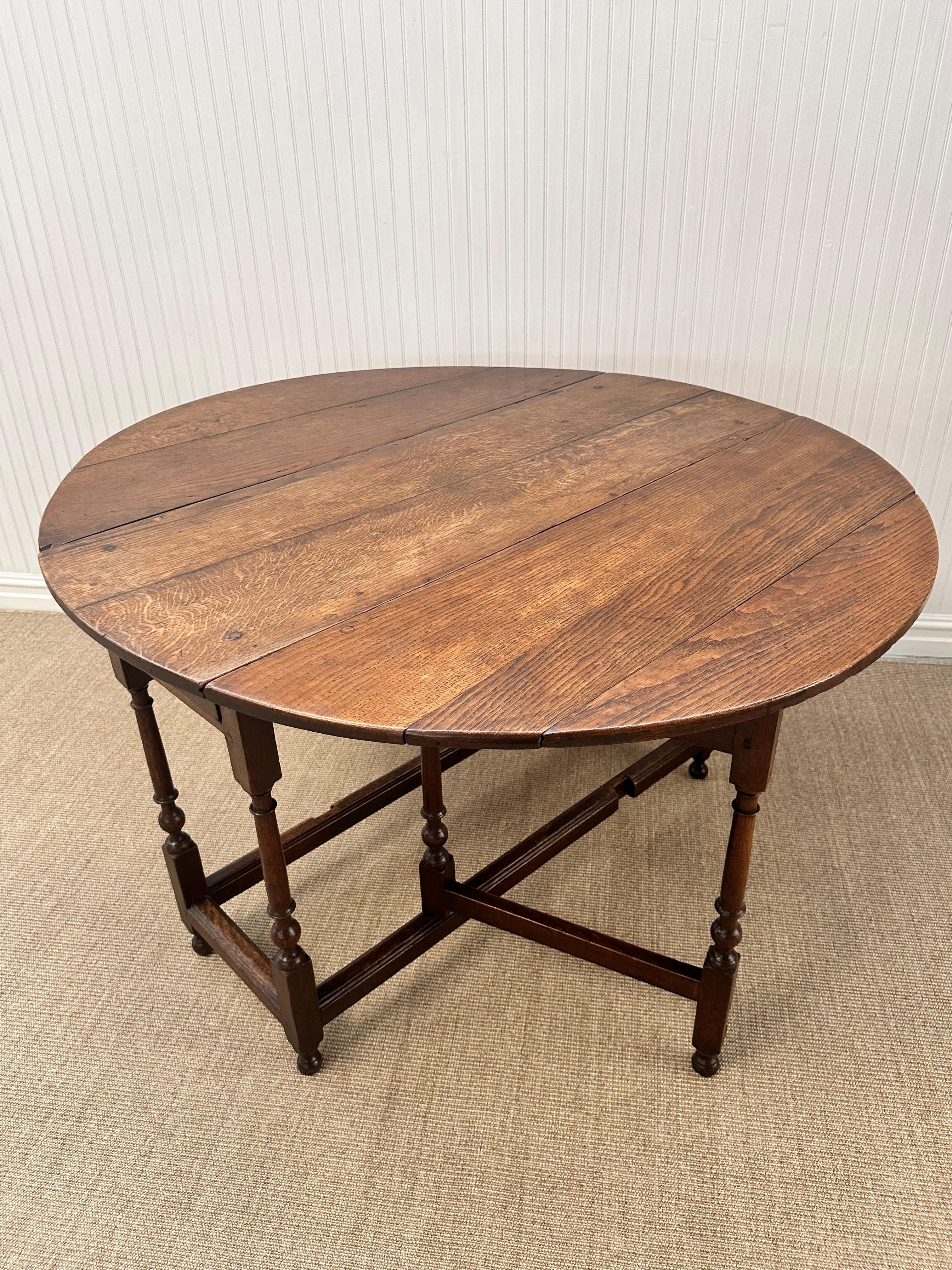 Antique French Gateleg Table Oak C. 1870's Bon état - En vente à Baton Rouge, LA