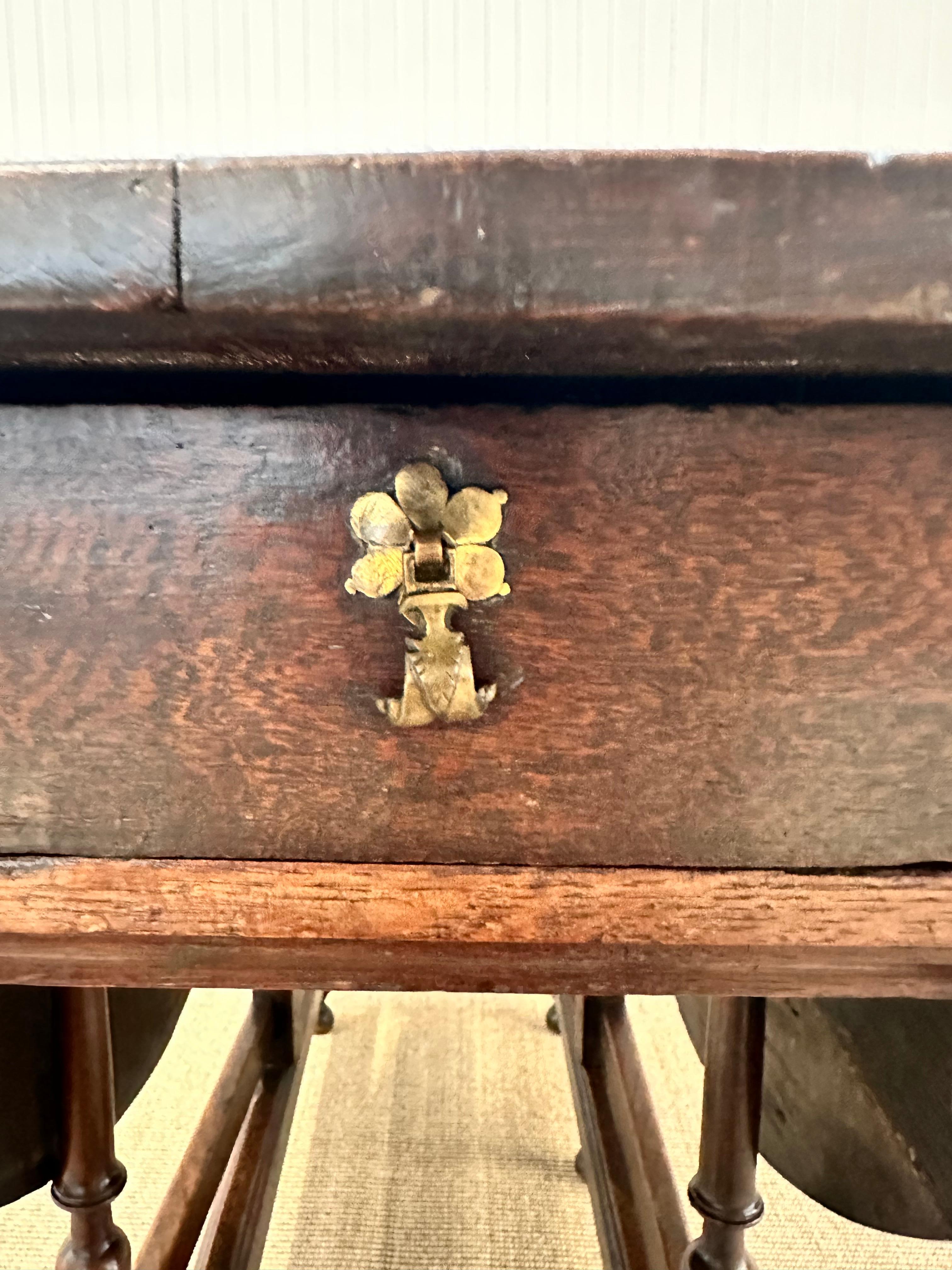 XIXe siècle Antique French Gateleg Table Oak C. 1870's en vente