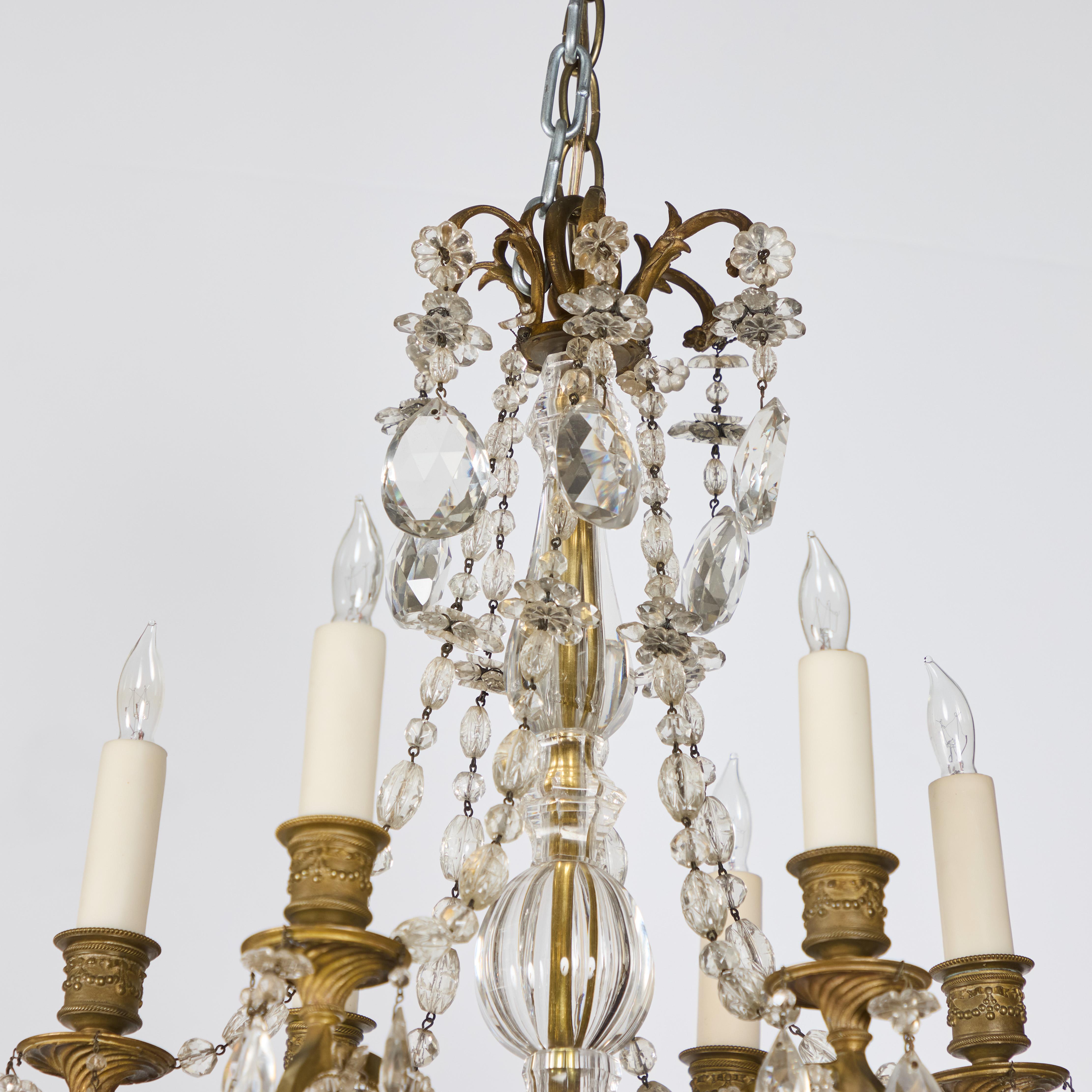 Bronzo Antico lampadario francese in bronzo dorato e cristallo in vendita