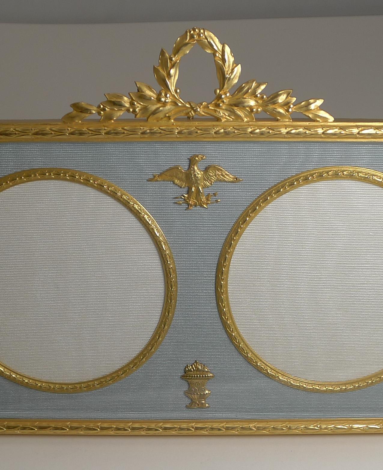 Antiker französischer Doppel-Fotografierahmen aus vergoldeter Bronze:: um 1900 (Vergoldet) im Angebot
