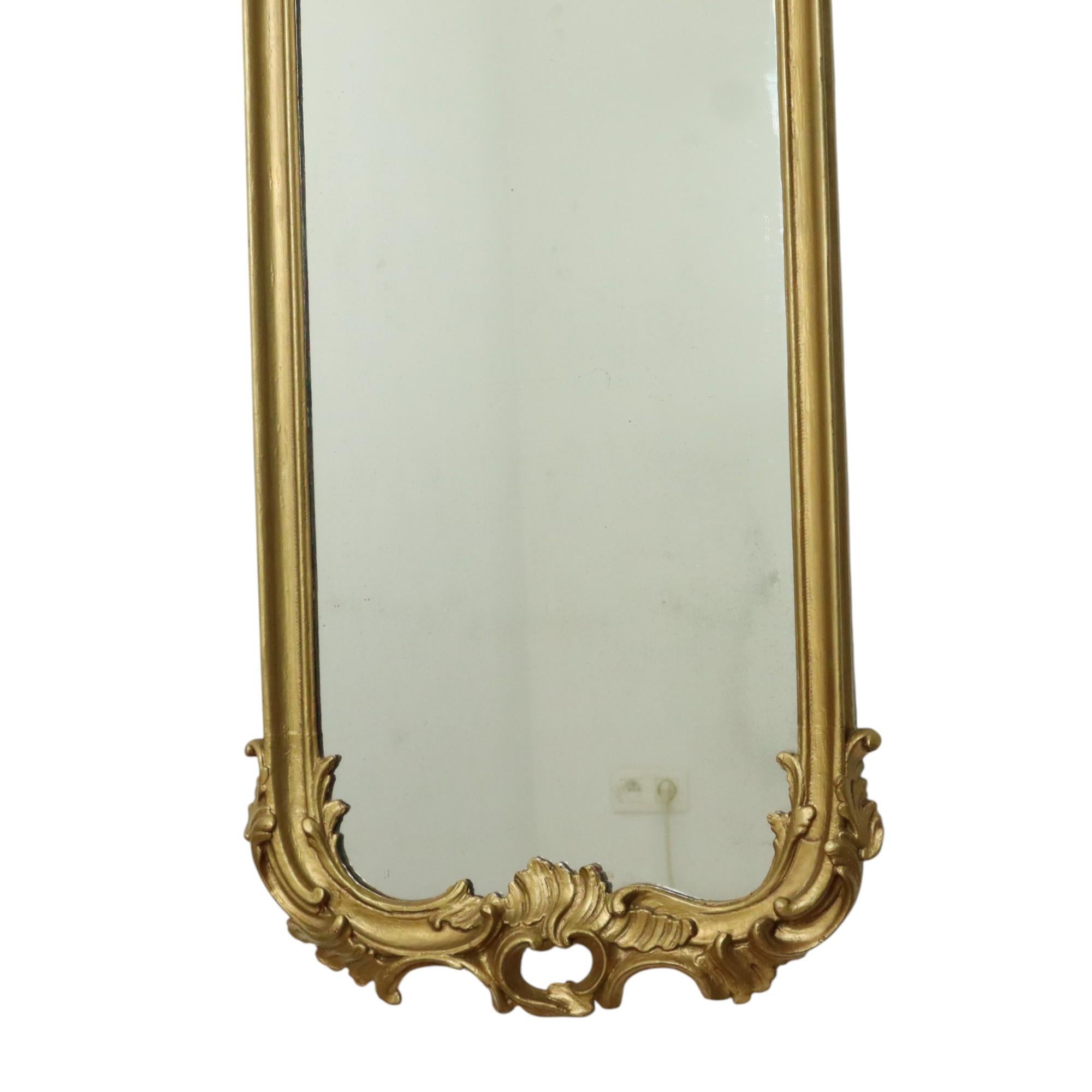 Français Antique miroir doré français de style baroque 19ème siècle 148 cm en vente