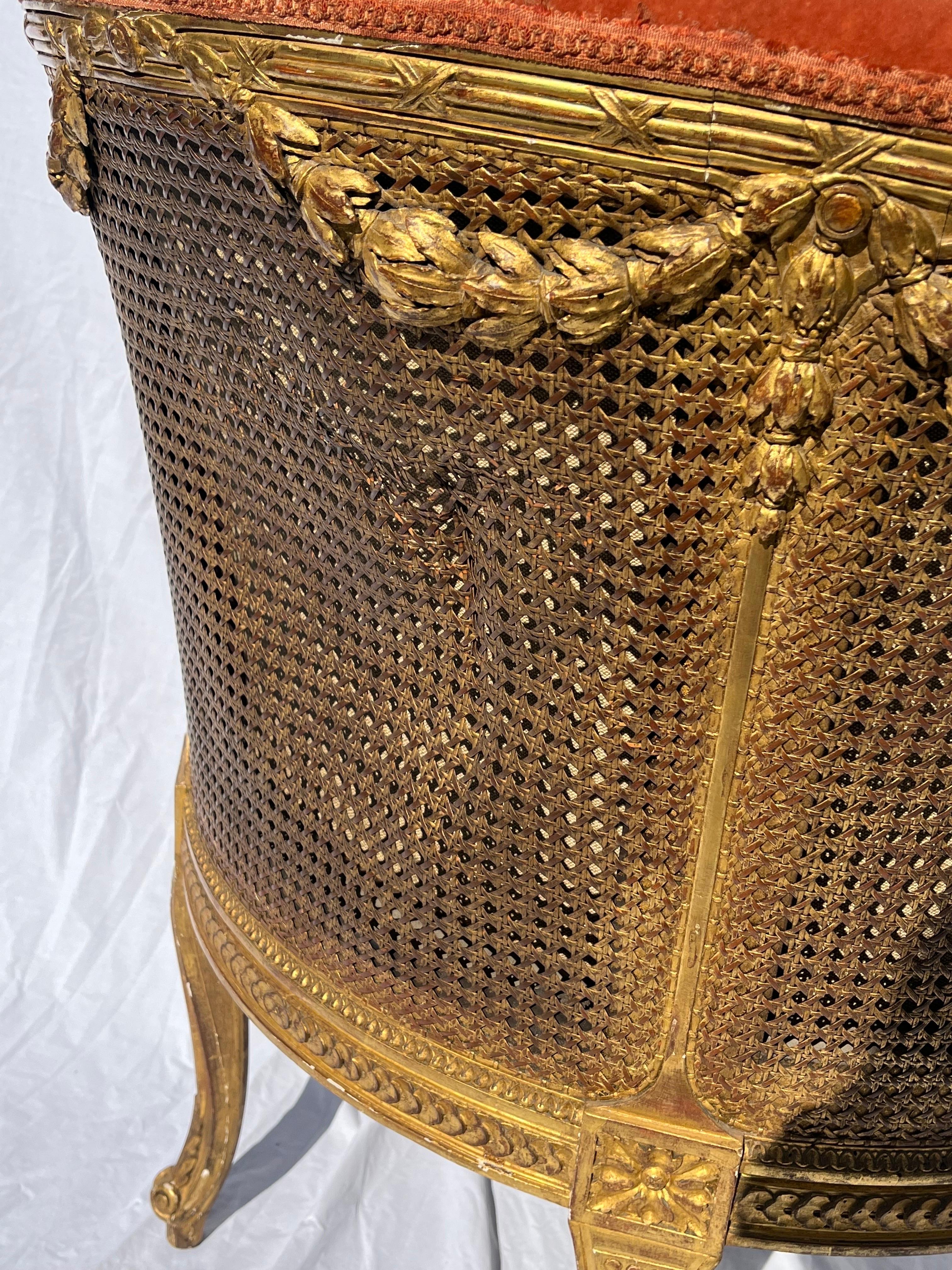 Antiquité française dorée et sculptée 19ème siècle Cane fauteuil Bergere tapissé en vente 6