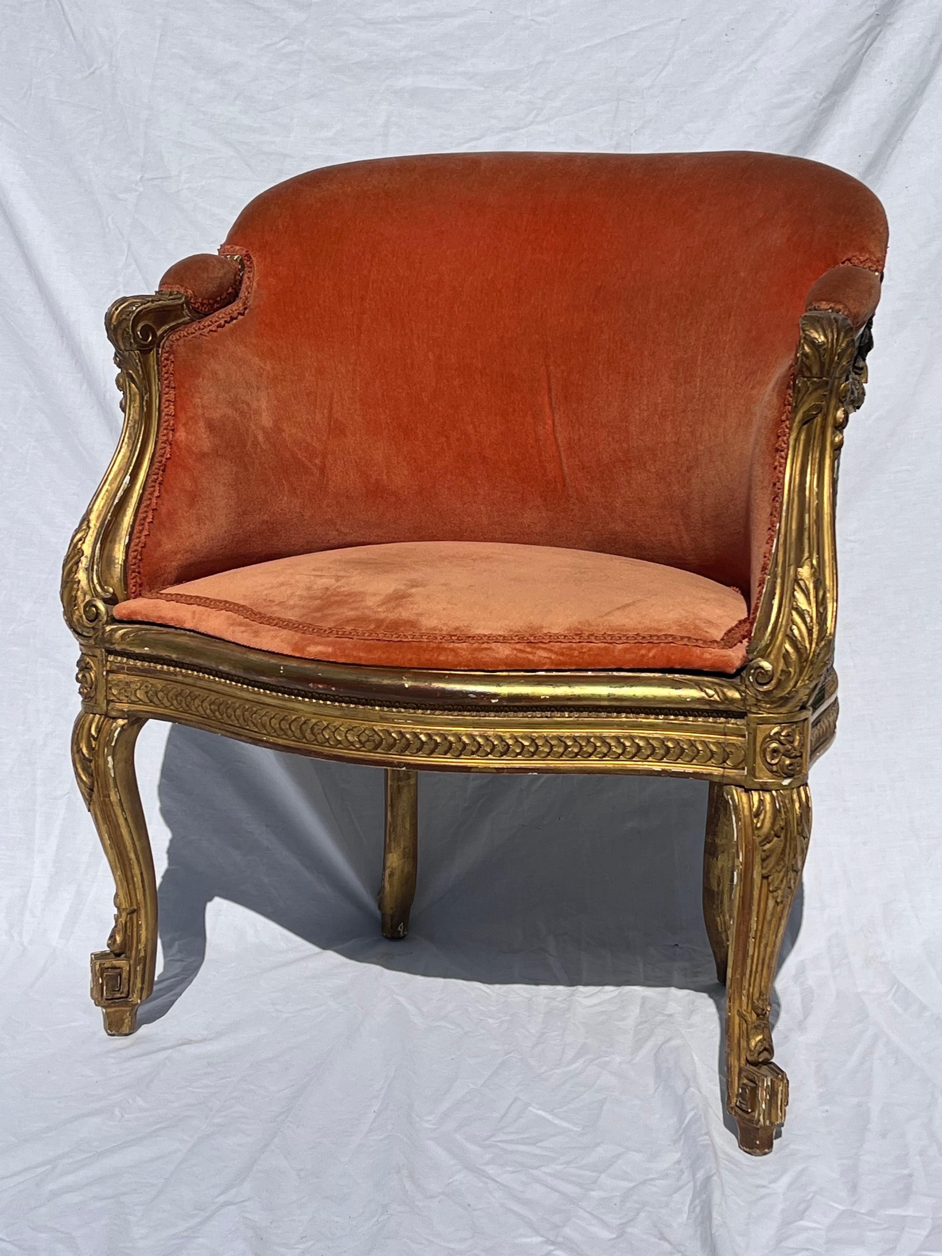 Antiker französischer gepolsterter Bergere-Sessel aus vergoldetem und geschnitztem Rohr aus dem 19. Jahrhundert (Französisch) im Angebot