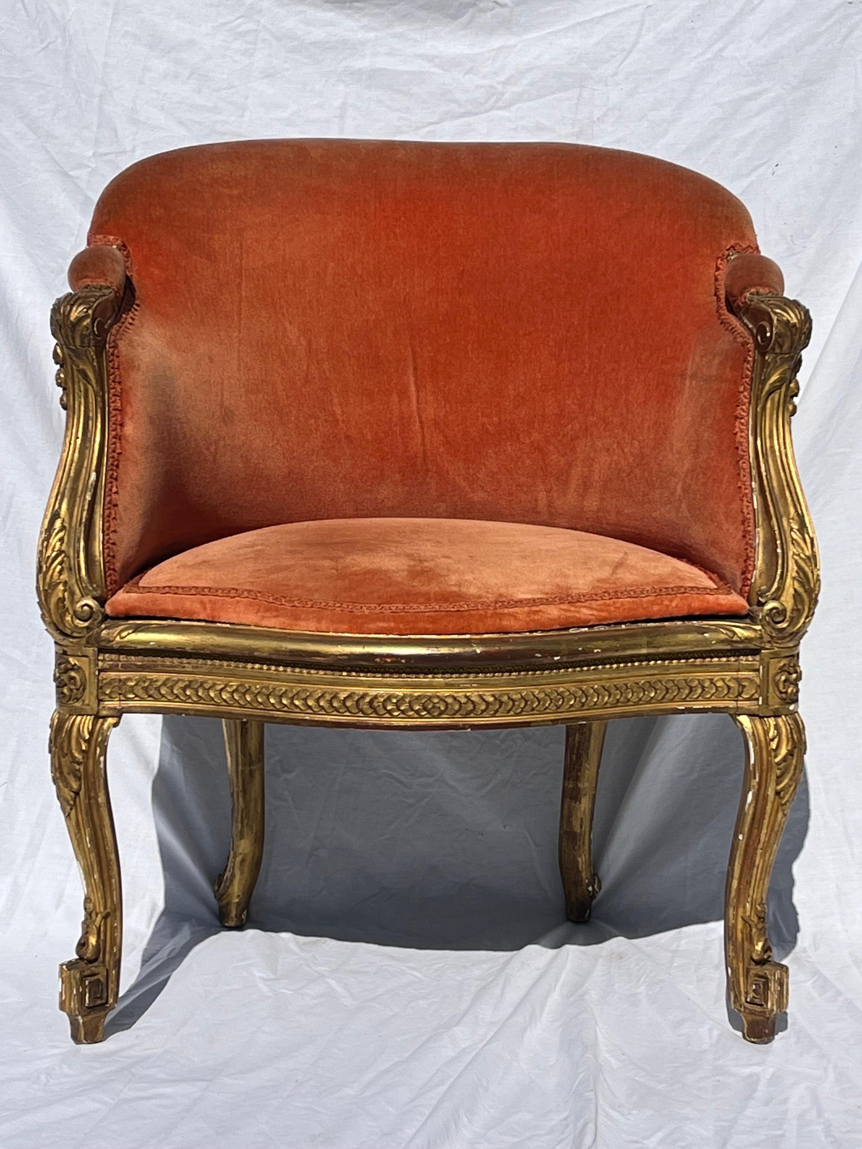 Antiker französischer gepolsterter Bergere-Sessel aus vergoldetem und geschnitztem Rohr aus dem 19. Jahrhundert im Zustand „Relativ gut“ im Angebot in Atlanta, GA