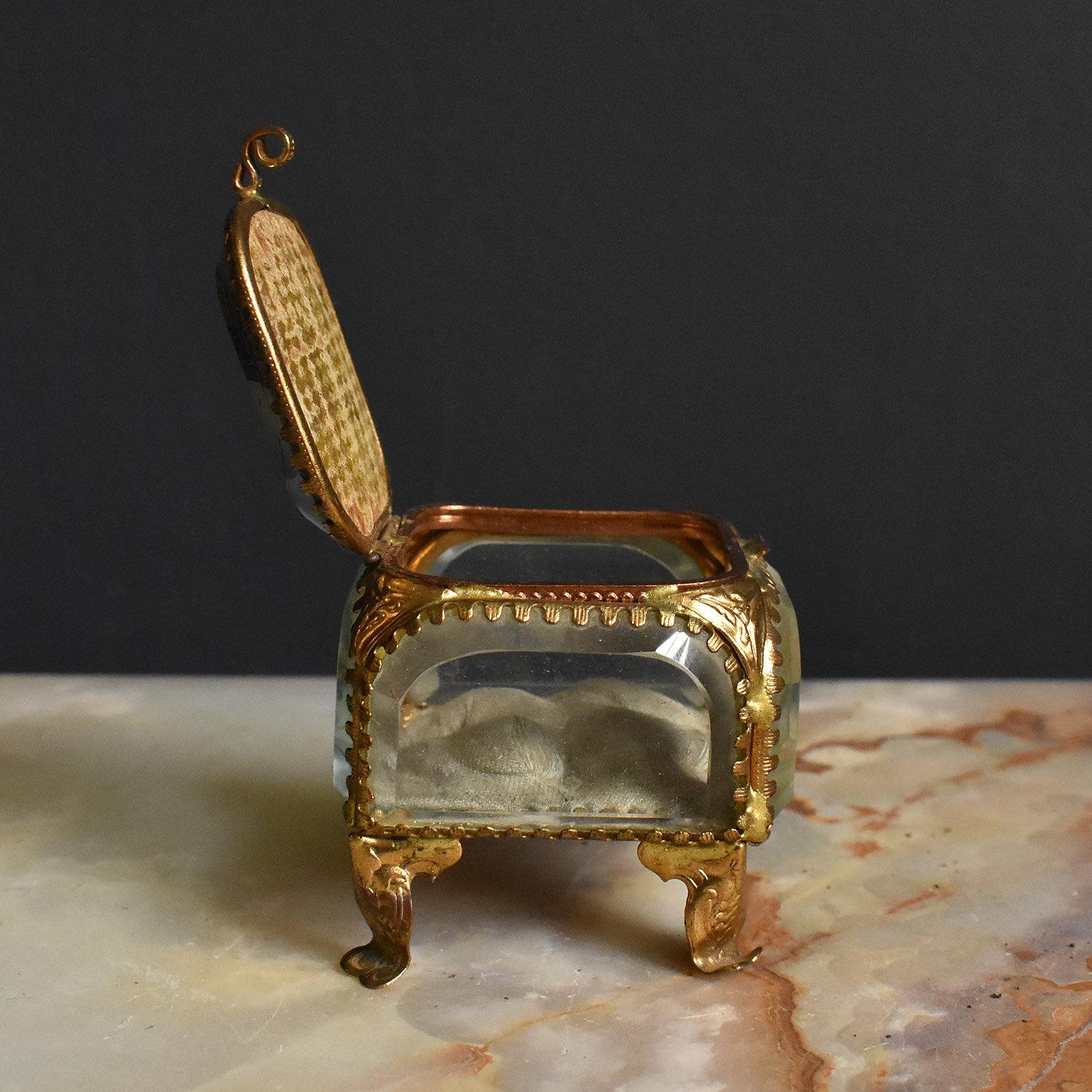 Antique French Gilt Brass and Cut Glass Souvenir Jewellery Casket, 19th Century For Sale 7