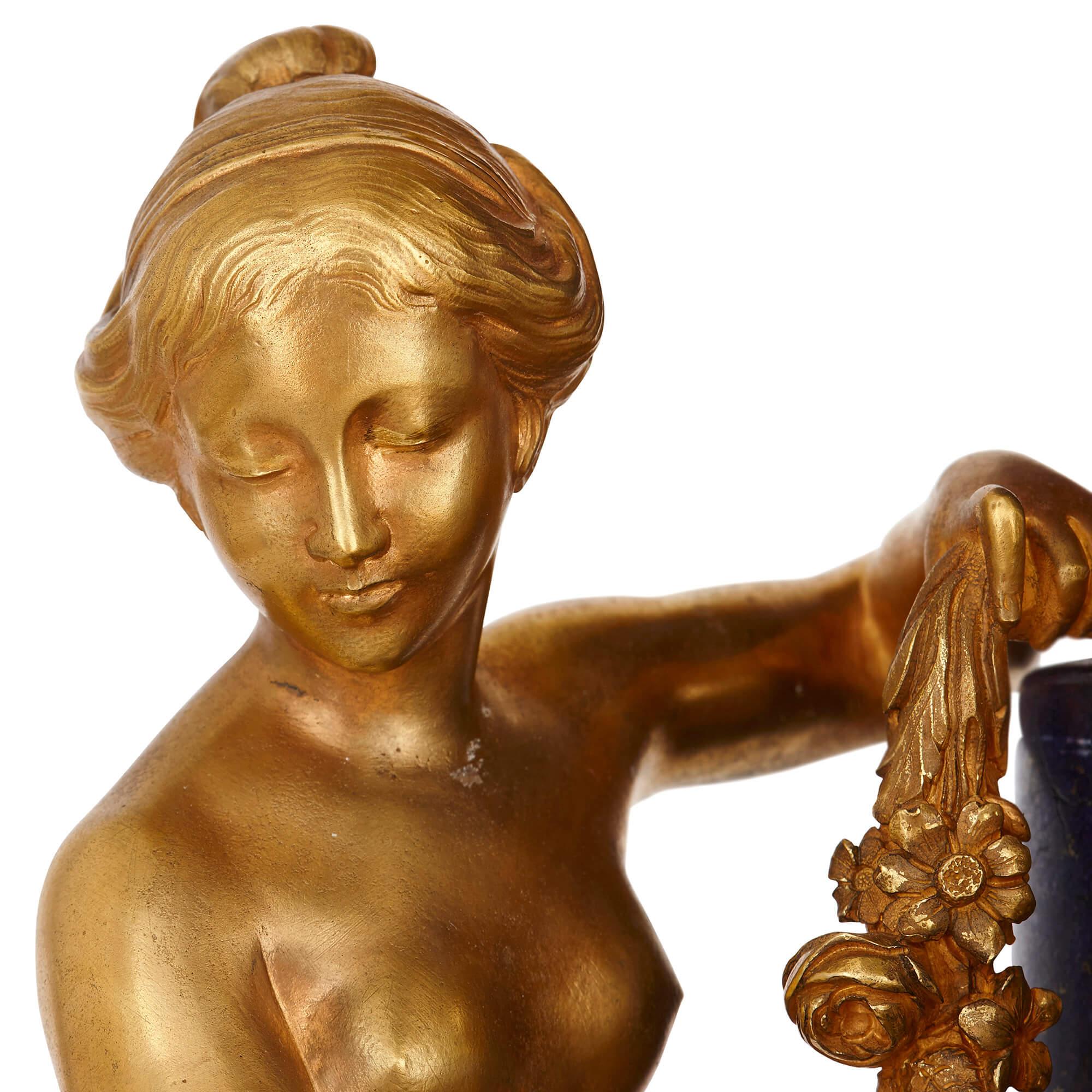 Français Pendule de cheminée française ancienne en bronze doré et lapis-lazuli d'après Falconet en vente