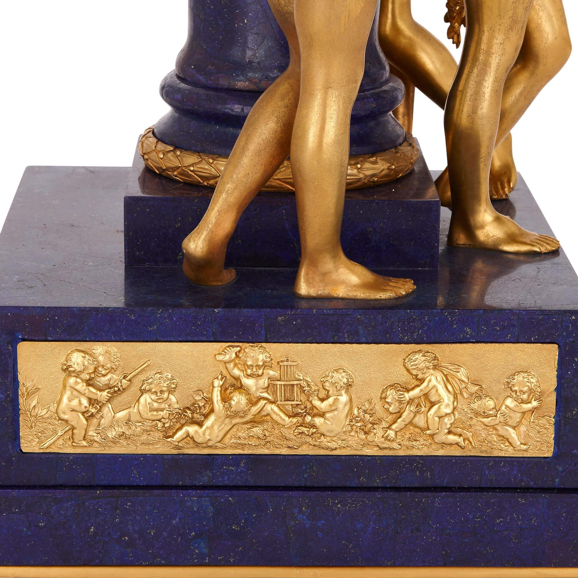 Antike französische Kaminuhr aus vergoldeter Bronze und Lapislazuli nach Falconet im Zustand „Gut“ im Angebot in London, GB