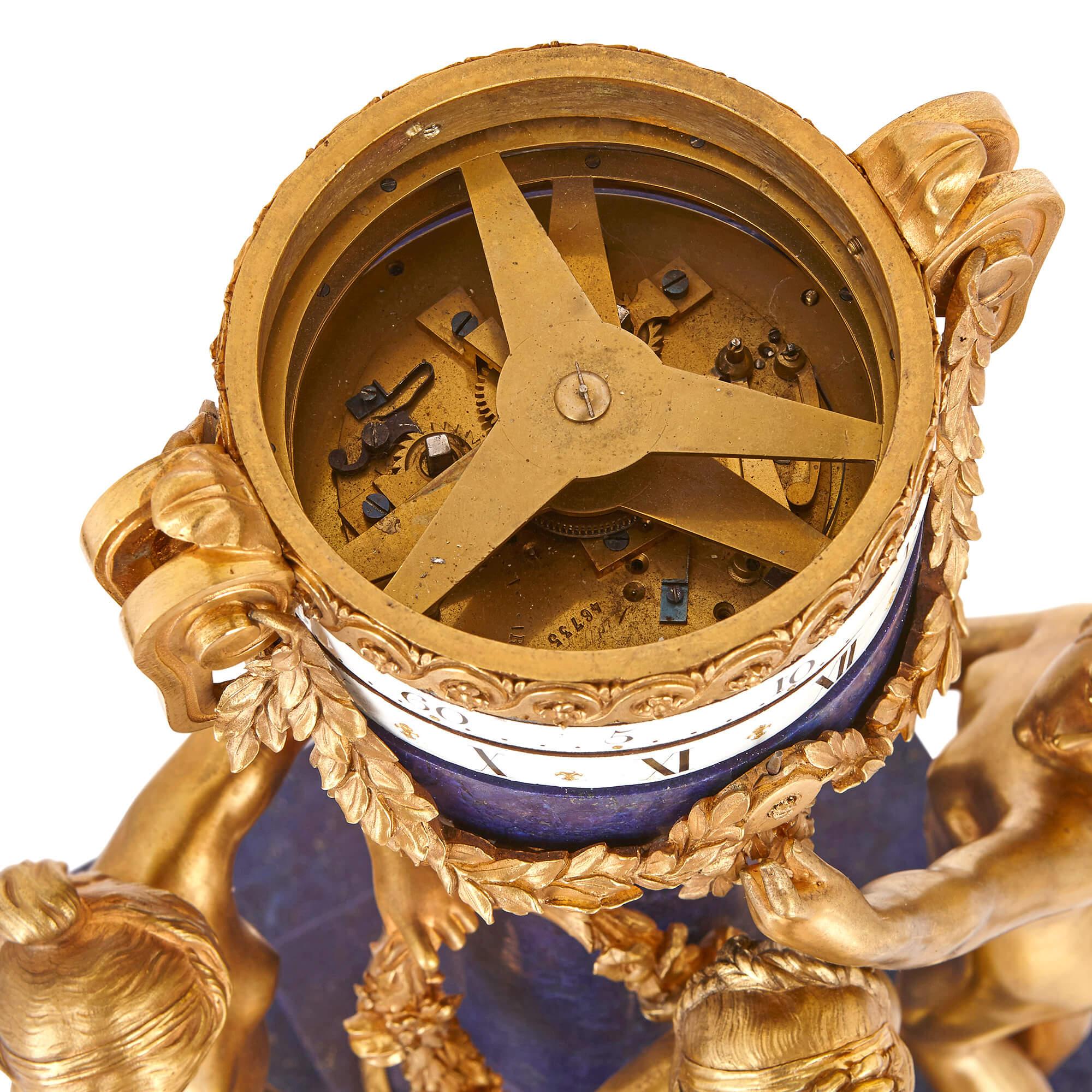 XIXe siècle Pendule de cheminée française ancienne en bronze doré et lapis-lazuli d'après Falconet en vente