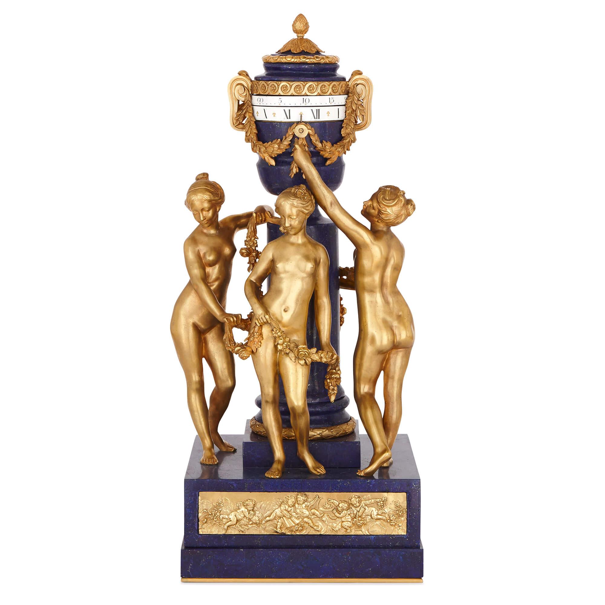 Antike französische Kaminuhr aus vergoldeter Bronze und Lapislazuli nach Falconet im Angebot