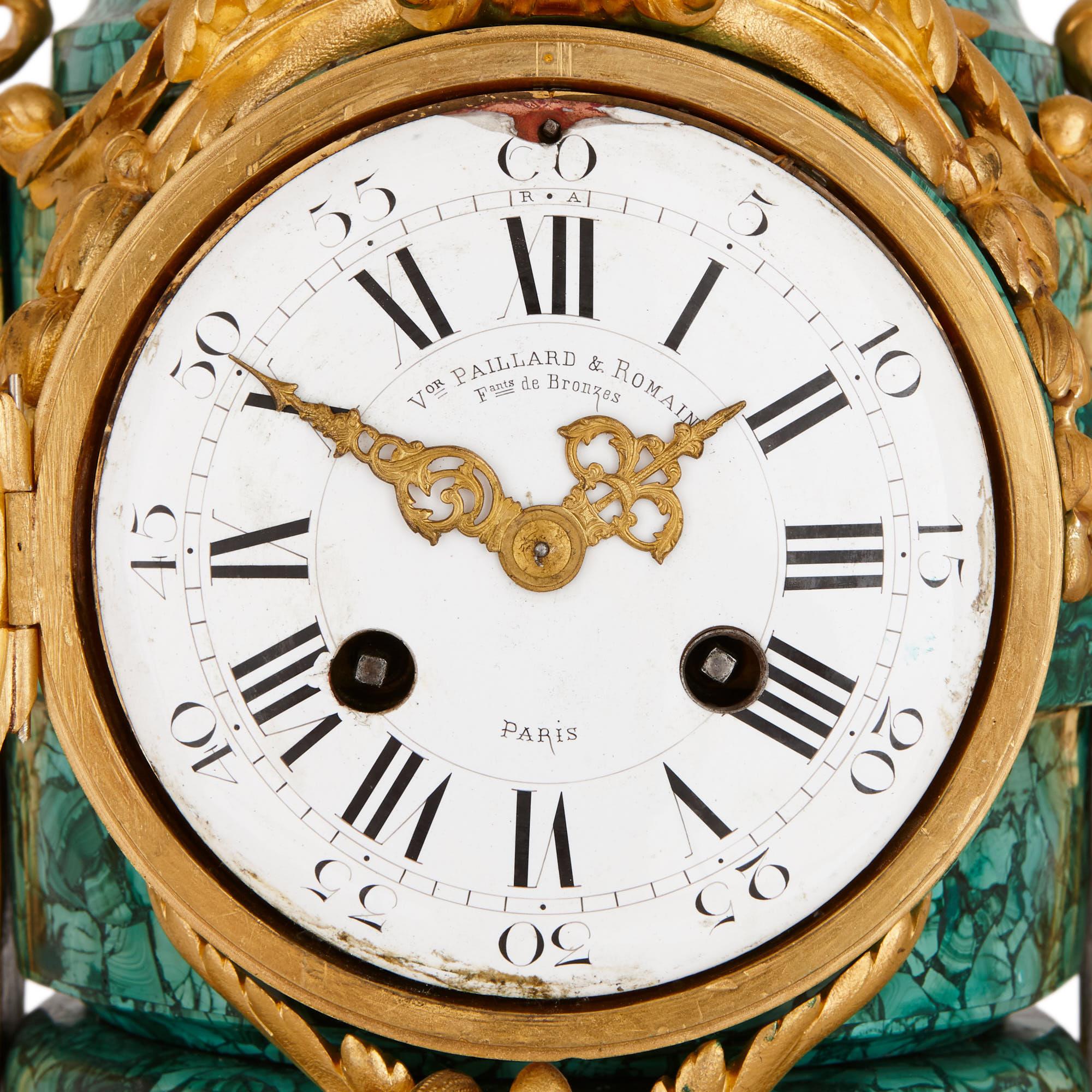 Néoclassique Ensemble d'horloges françaises anciennes en bronze doré et malachite en vente